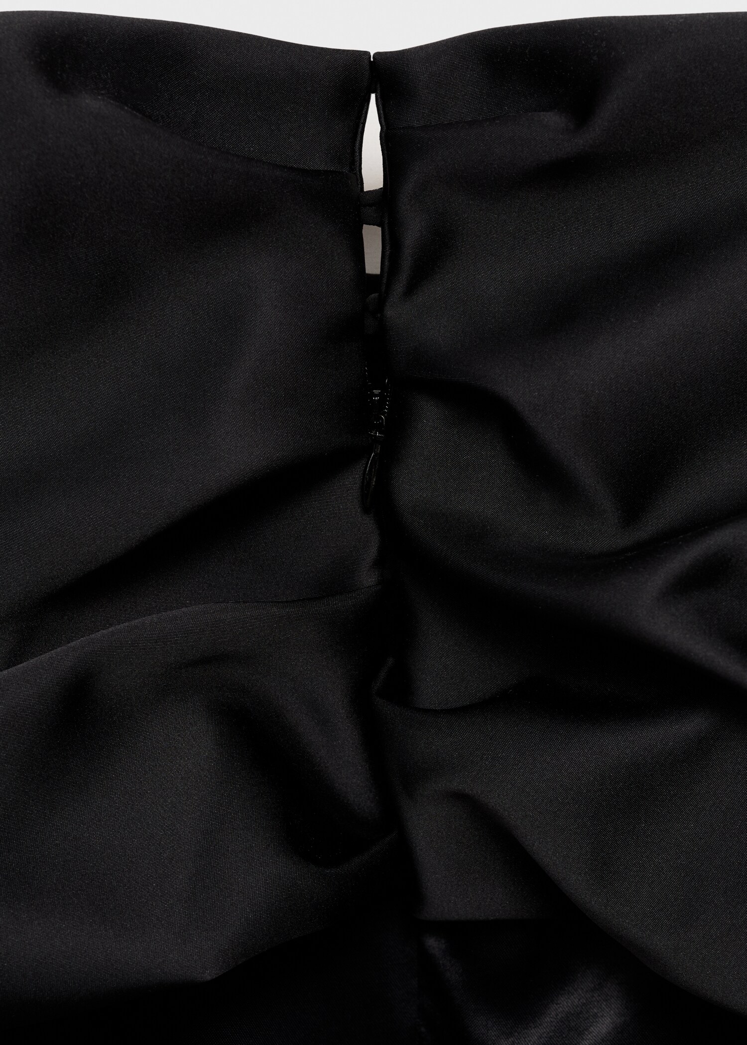 Satin dress with open shoulders and volume - Details of the article 8