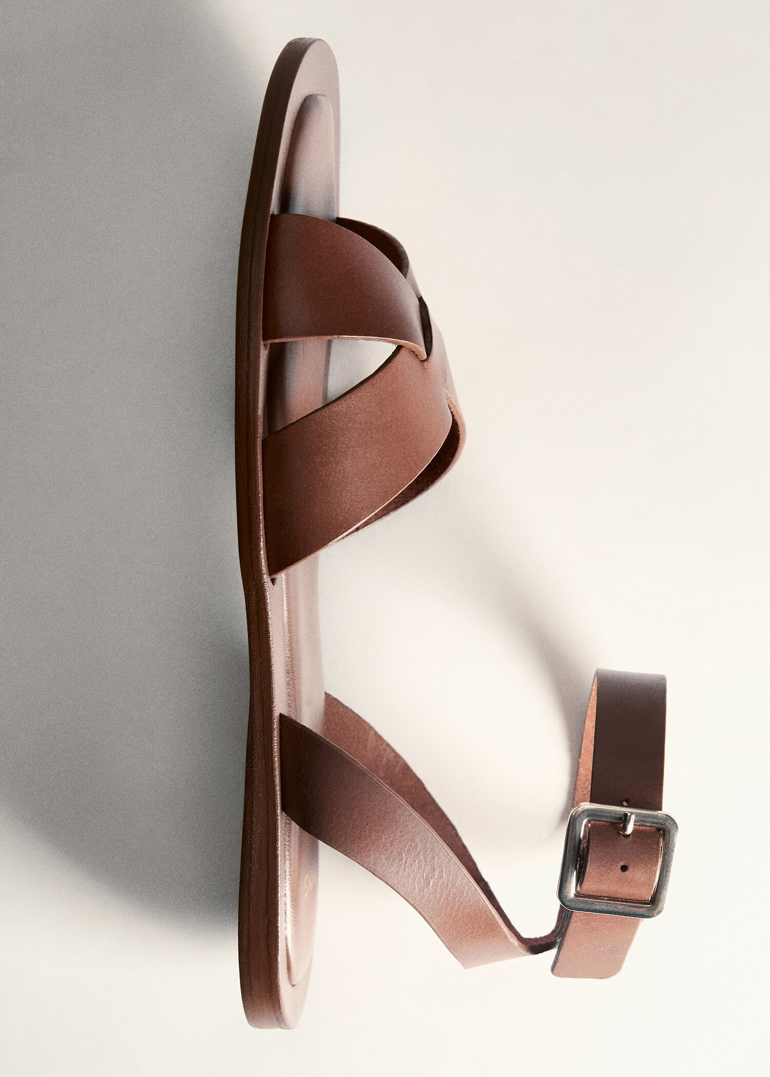 Leather sandals with buckle strap - Details of the article 5