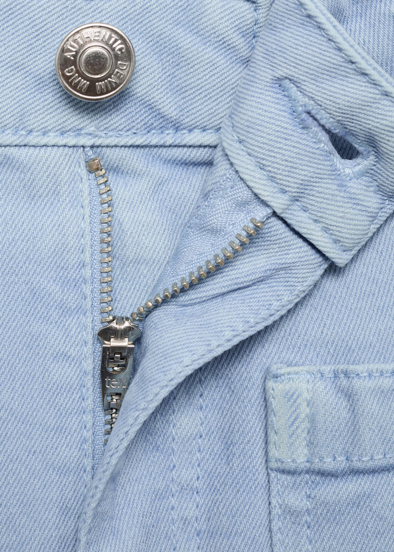 Denim shorts with pockets - Details of the article 8