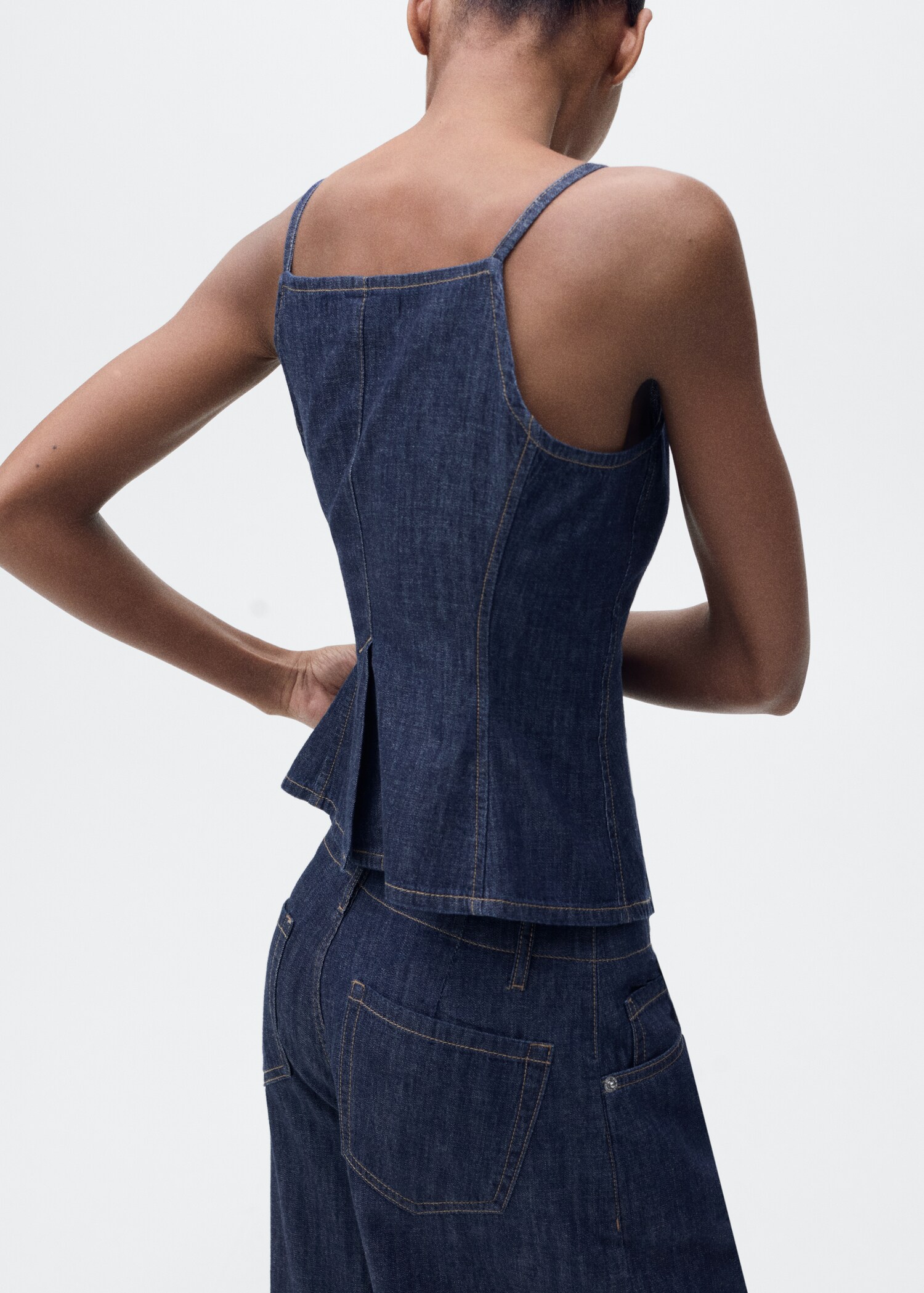 Wide-leg mid-rise jeans - Details of the article 6