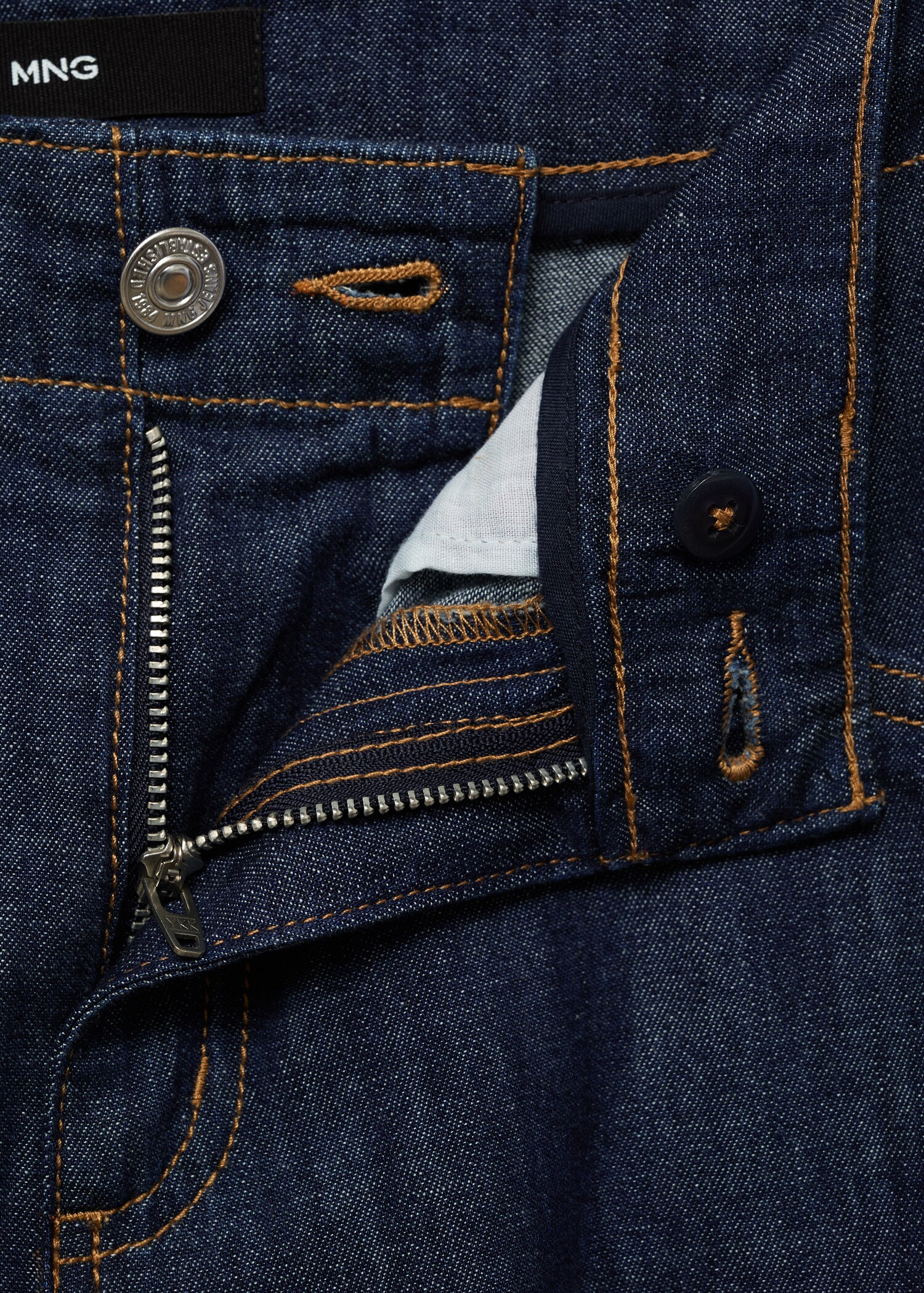 Wide-leg mid-rise jeans - Details of the article 8