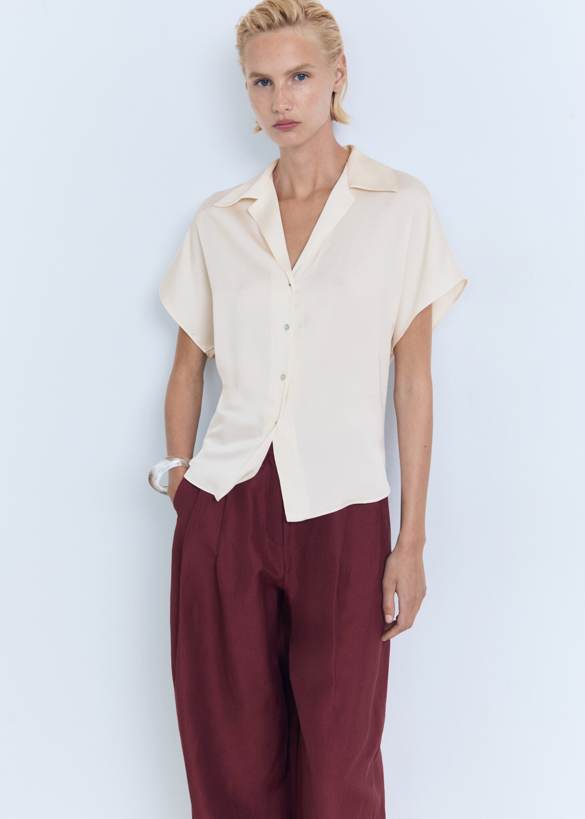 Short-sleeved satin shirt - Medium plane