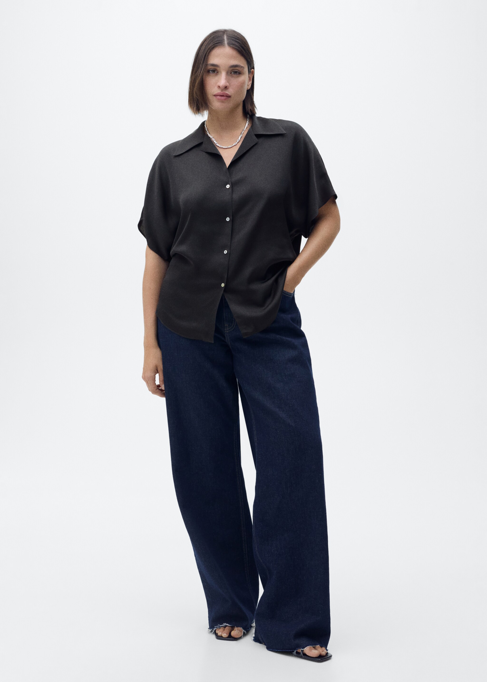Short-sleeved satin shirt - Details of the article 3