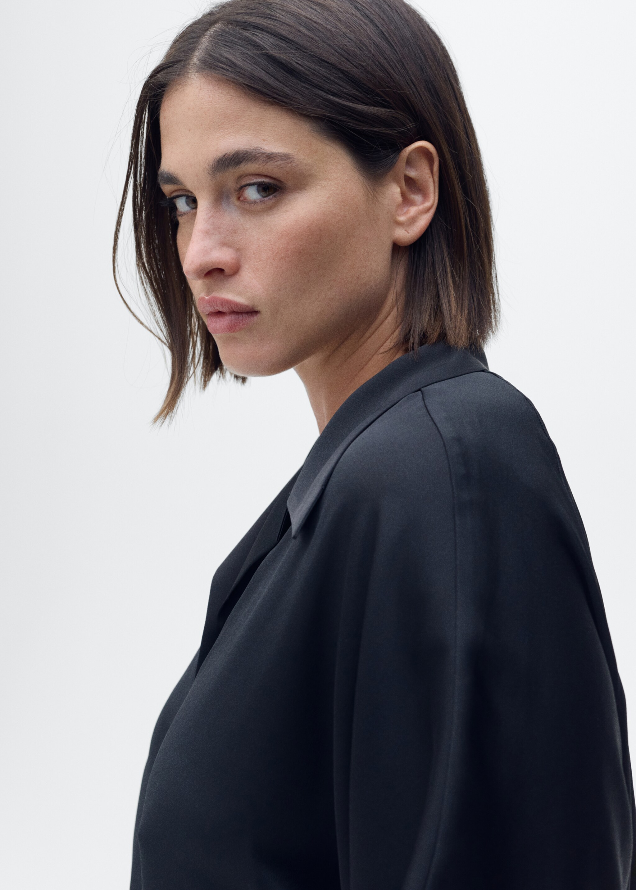 Short-sleeved satin shirt - Details of the article 4