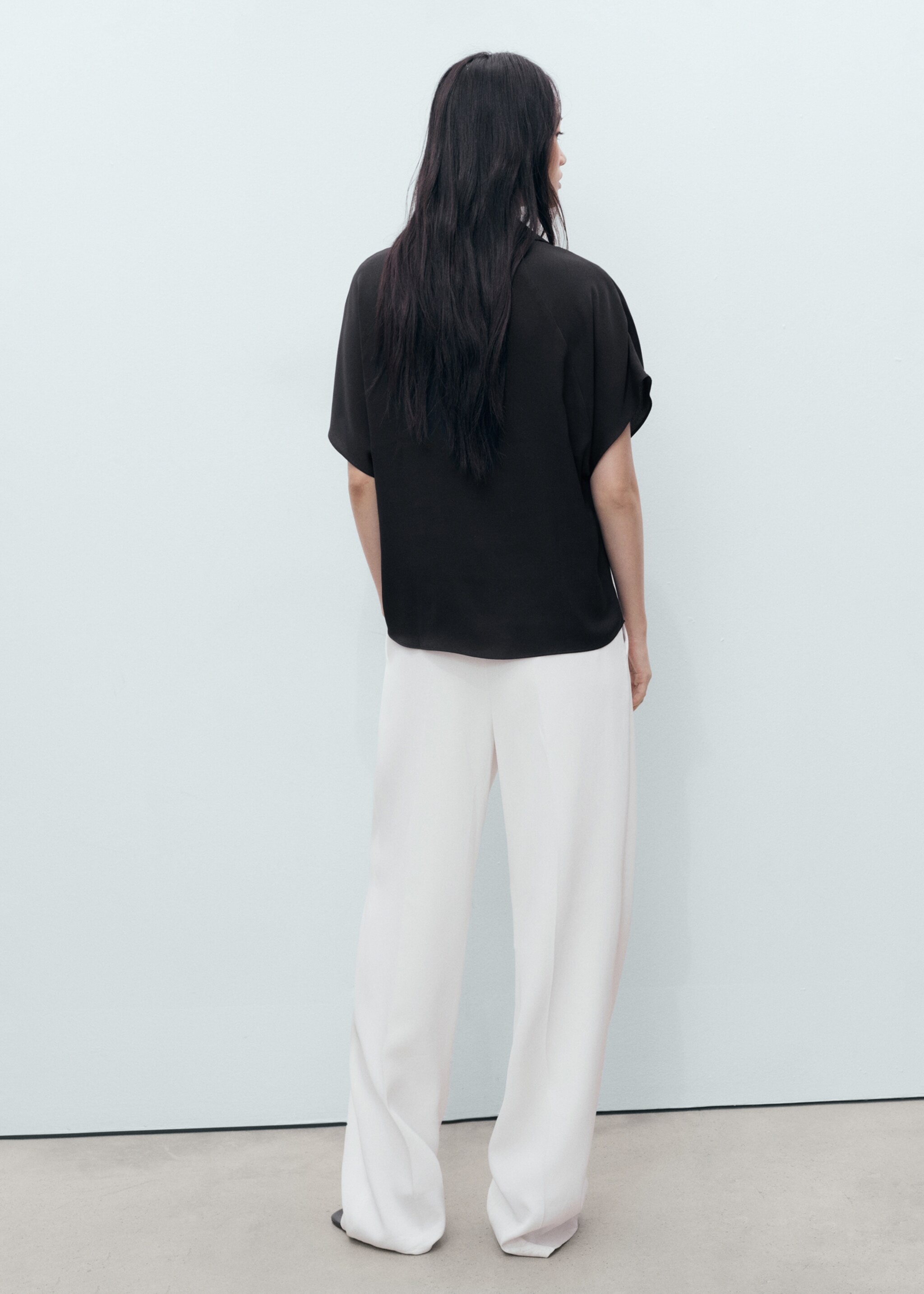 Short-sleeved satin shirt - Reverse of the article