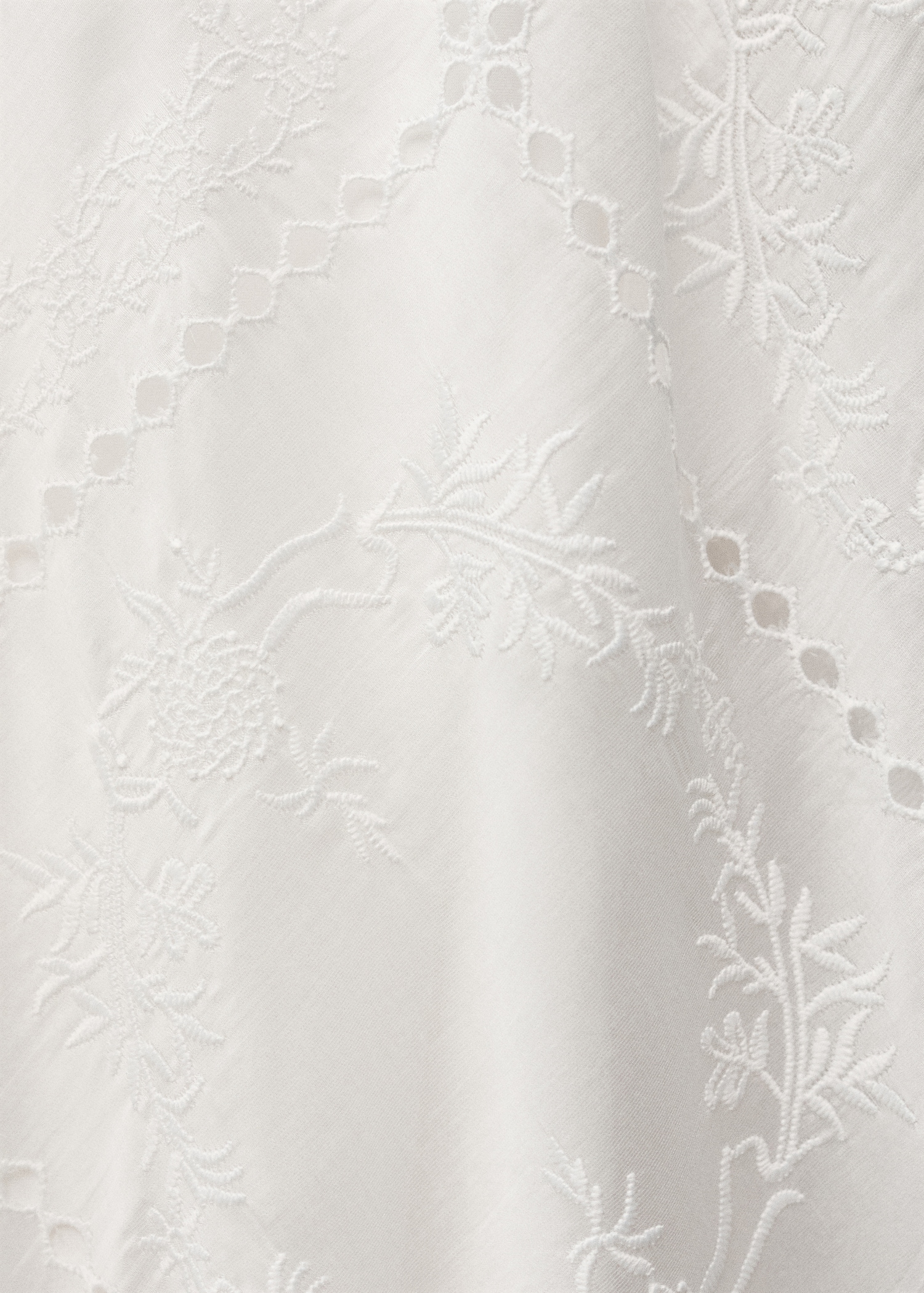 Vestido bordado detalles calados - Detalle del artículo 8