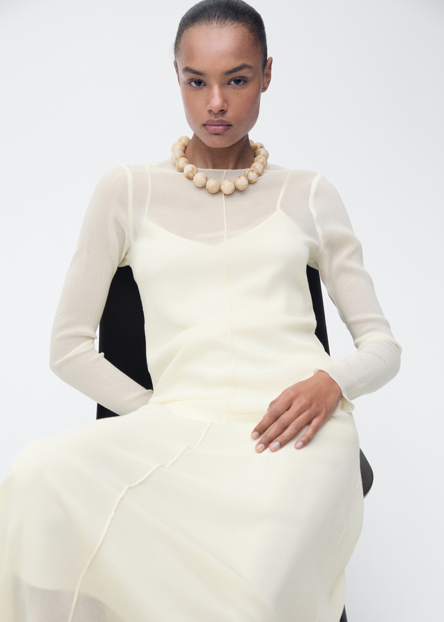Vestido combinado semitransparente - Plano medio