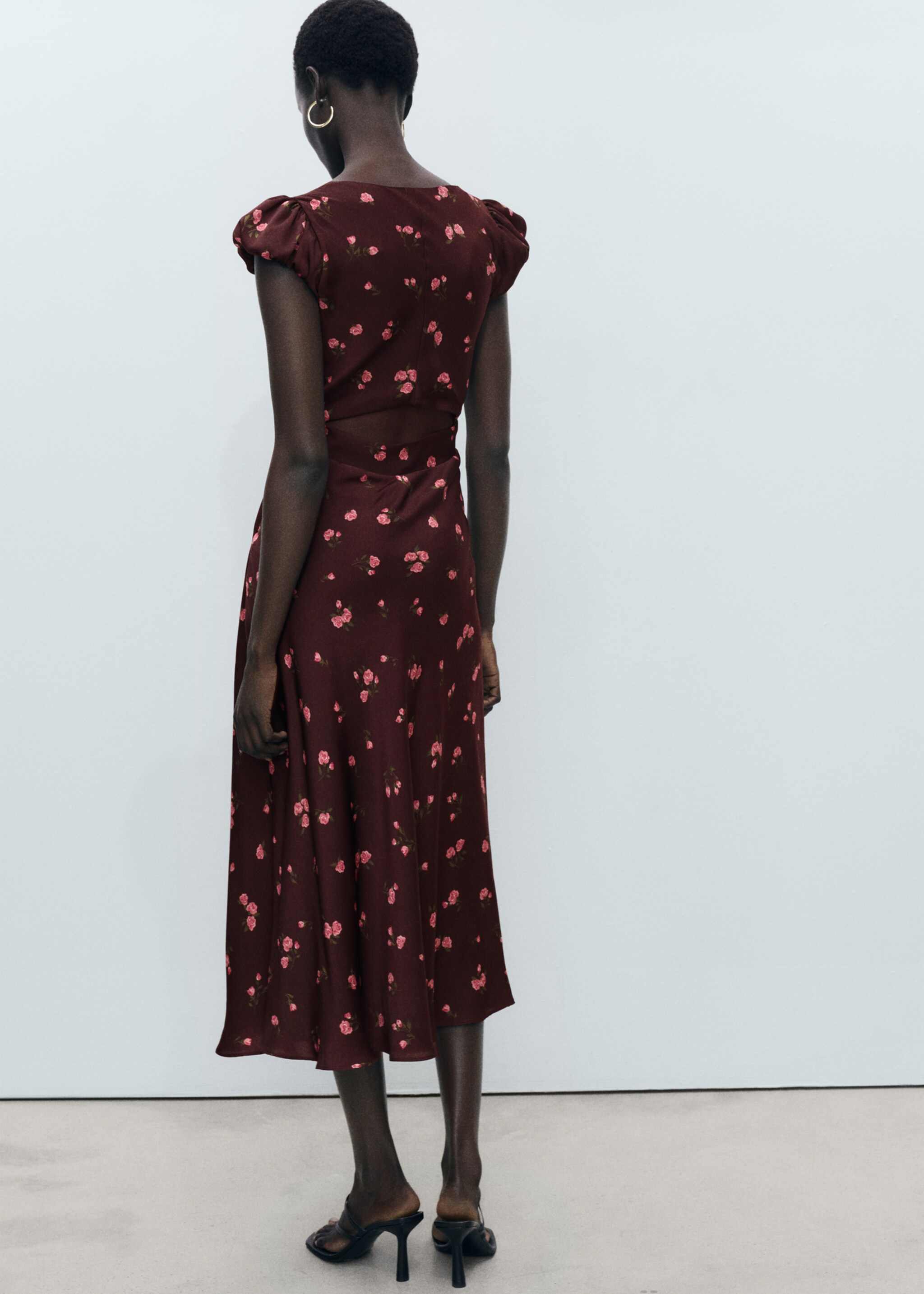 Short-sleeved floral midi-dress - Reverse of the article