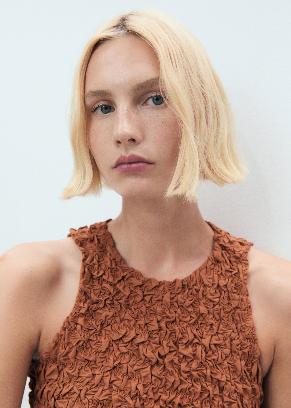Combined open-back textured dress - image 4