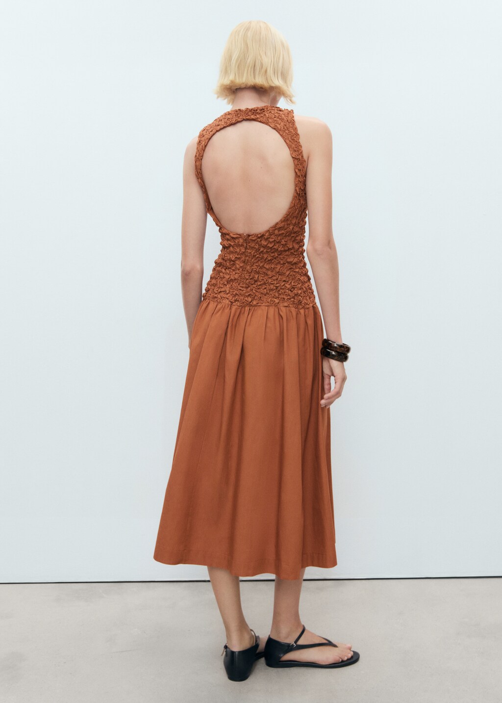 Combined open-back textured dress - image 3