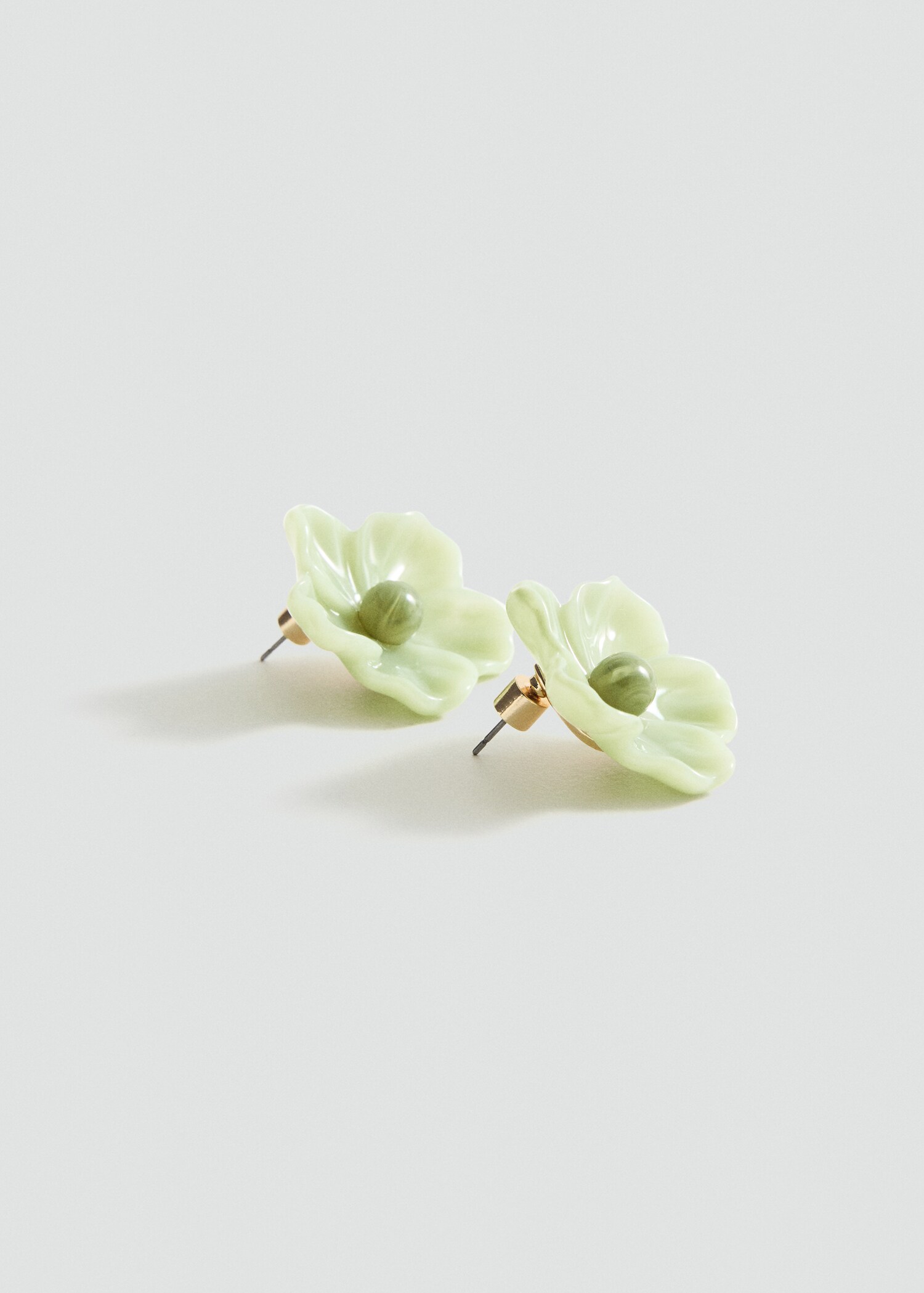 Resin flower earrings - Details of the article 1