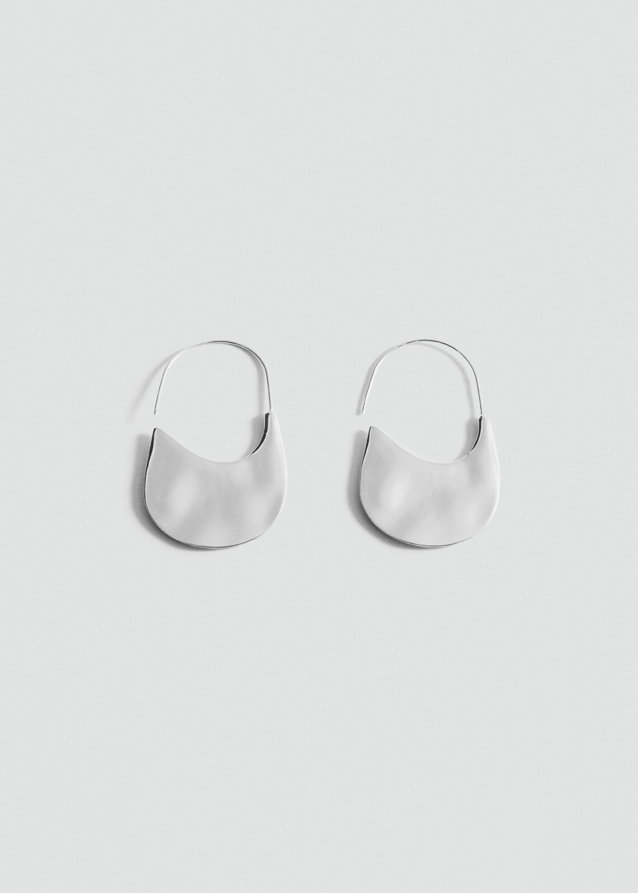 Oval design earrings - Article without model