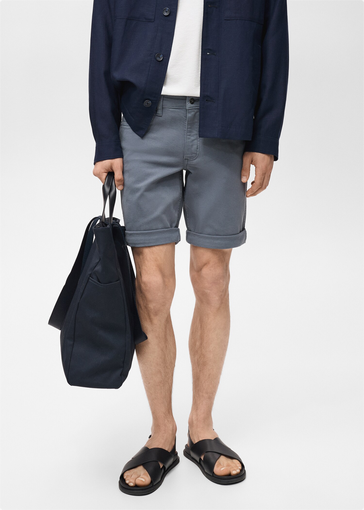Slim Fit-Bermudashorts aus Baumwolle - Mittlere Ansicht