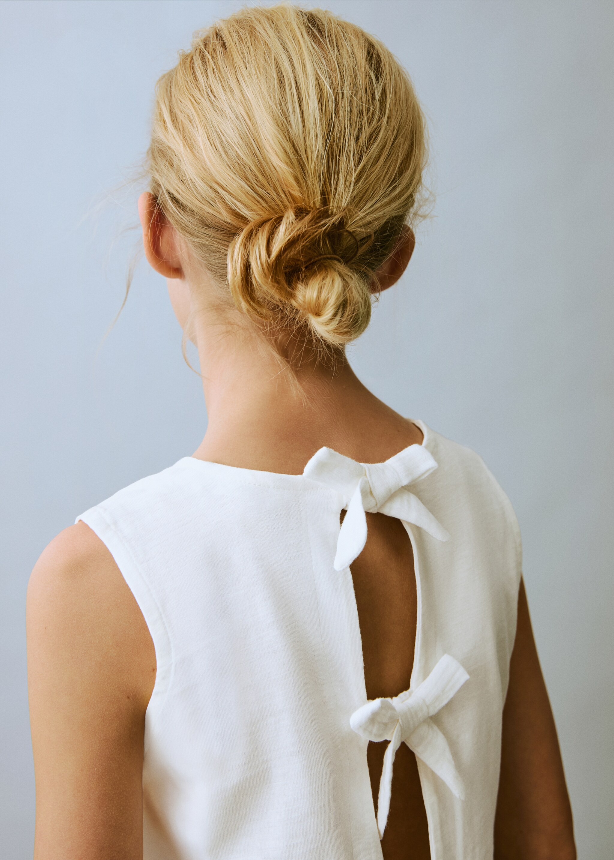 T-Shirt mit Volant-Details und Schleife - Detail des Artikels 6