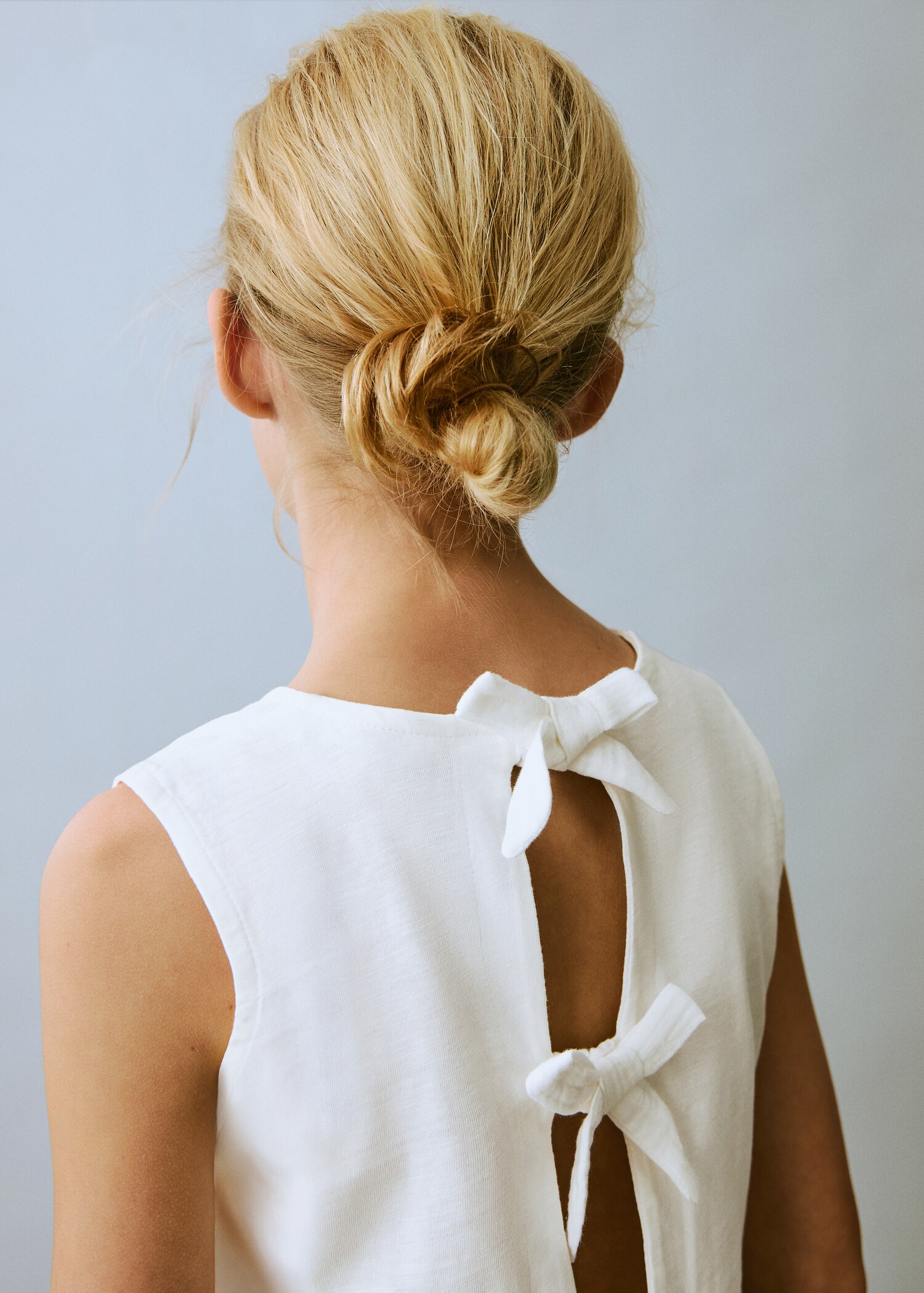 T-Shirt mit Volant-Details und Schleife - Detail des Artikels 6
