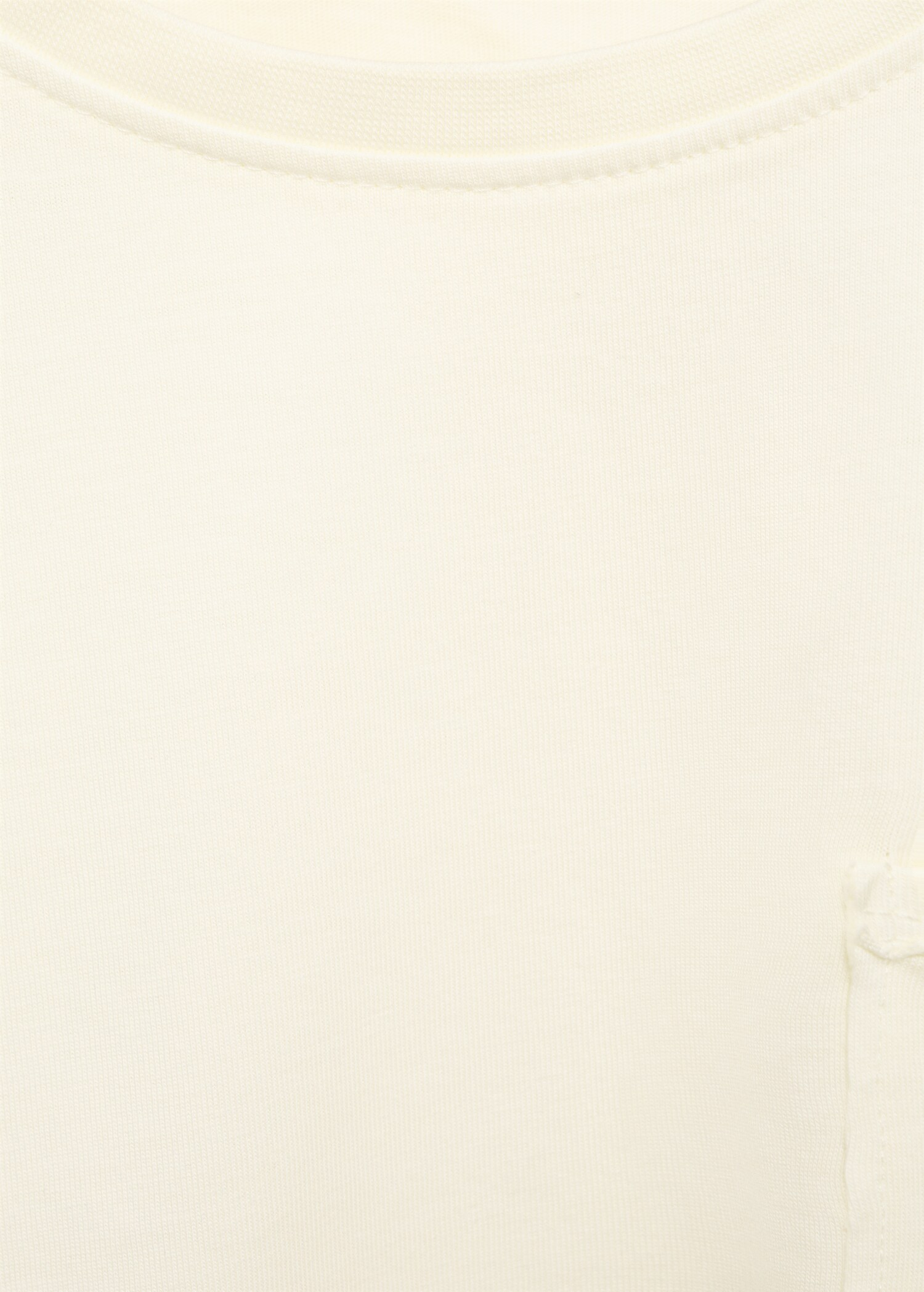 Cropped t-shirt with pocket - Details of the article 8