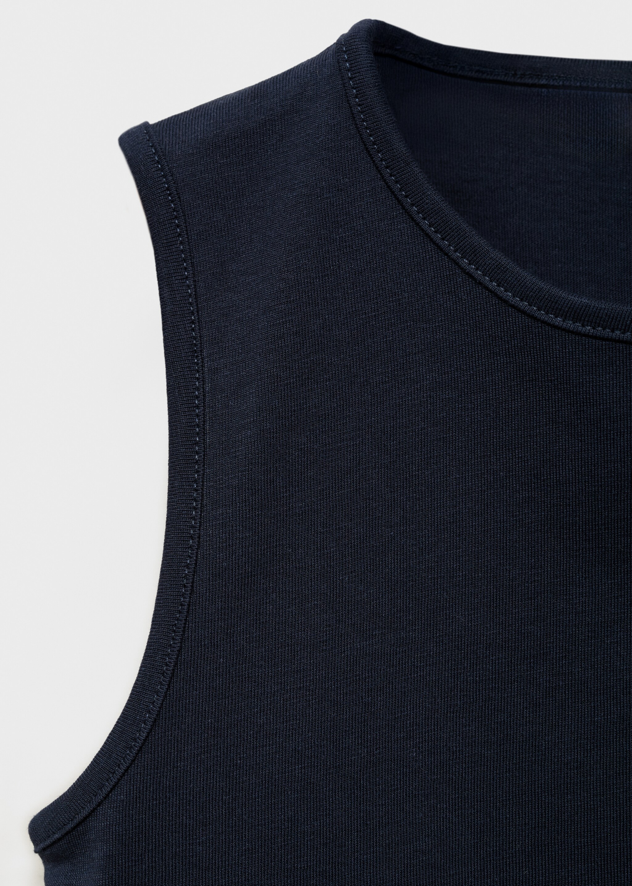 Kurzshirt mit Schlitz - Detail des Artikels 8