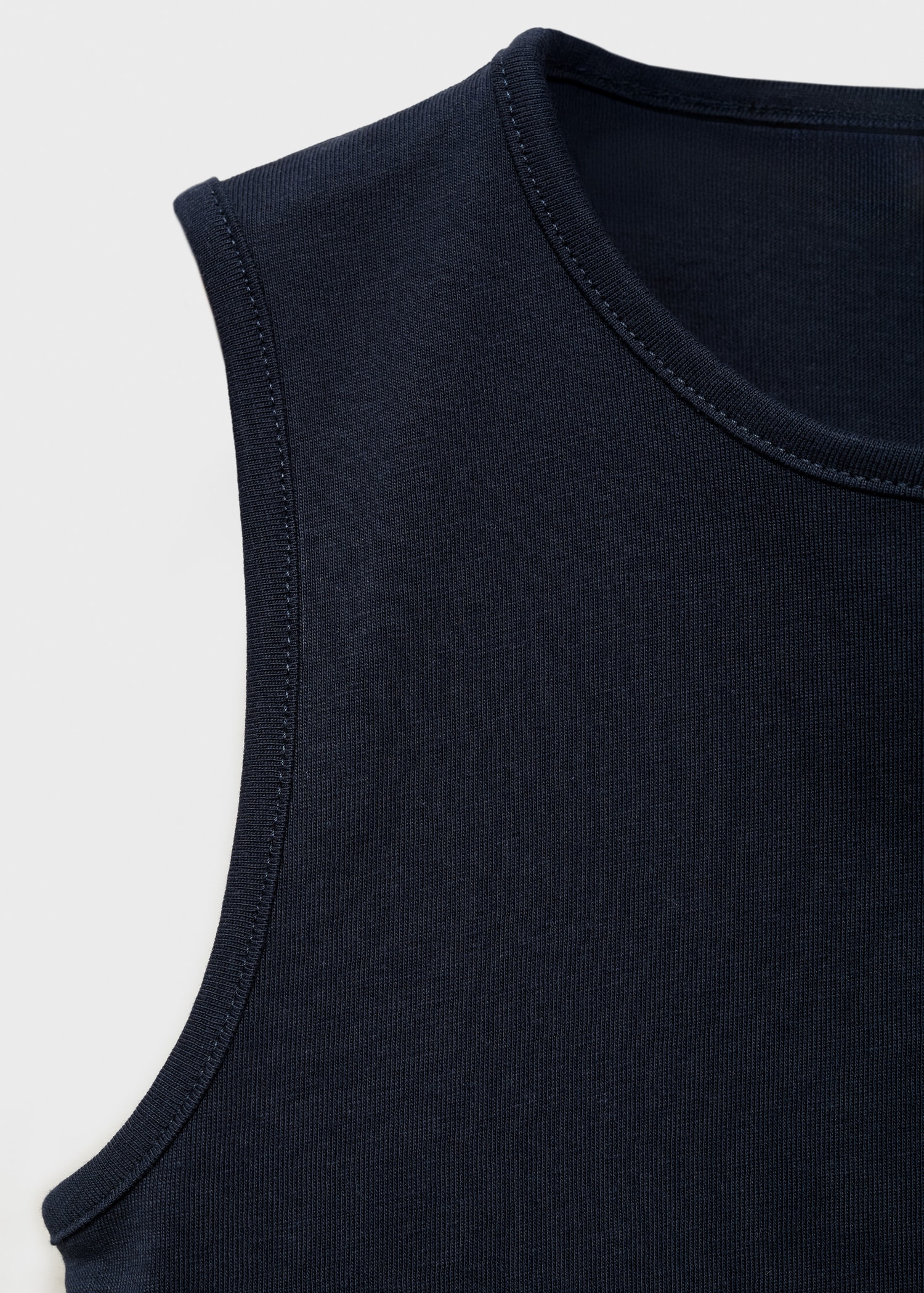 Kurzshirt mit Schlitz - Detail des Artikels 8