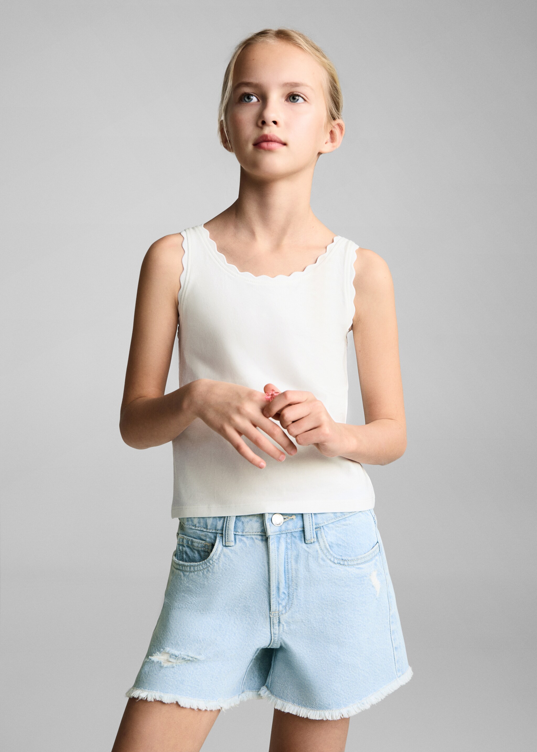 Tank top with embroidered detail - Medium plane
