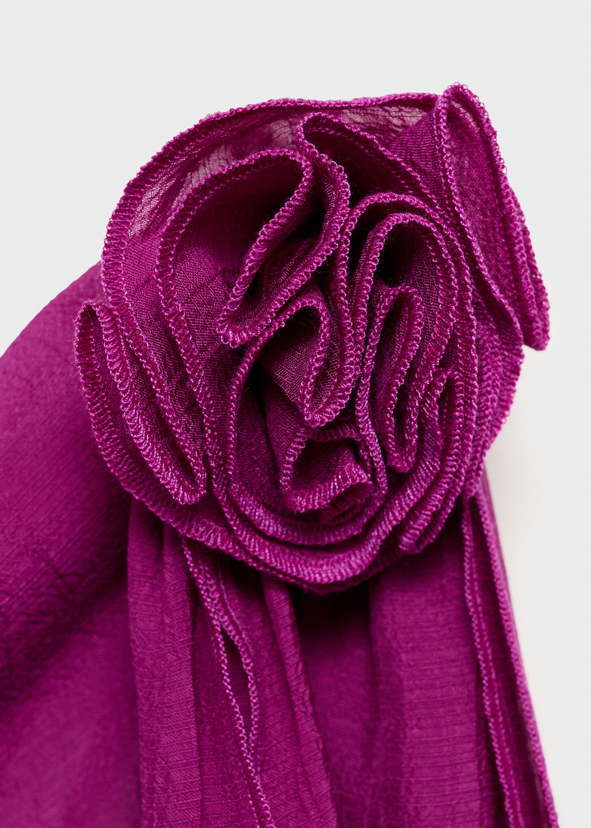 Long top with flower detail - Details of the article 0