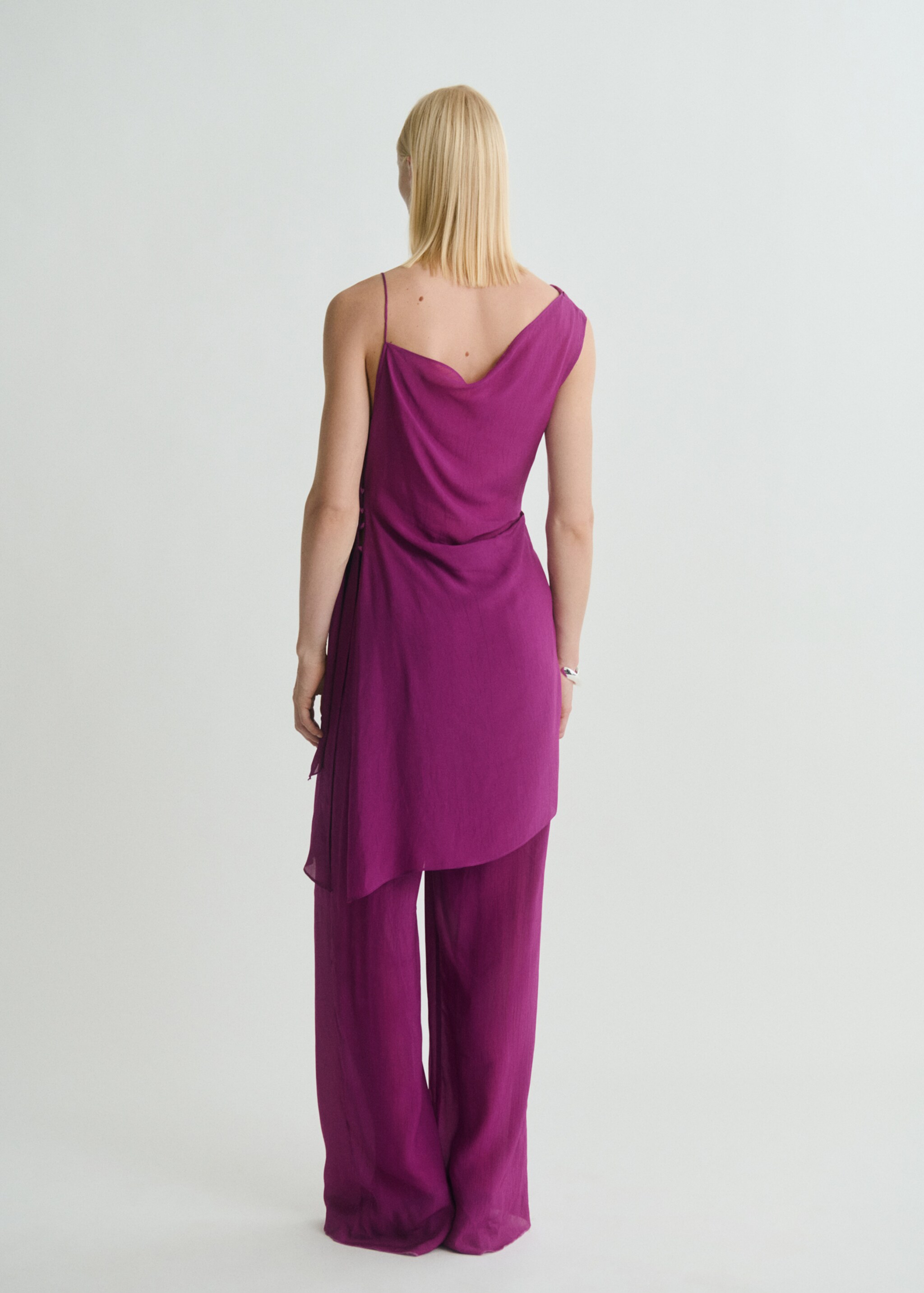 Long top with flower detail - Reverse of the article