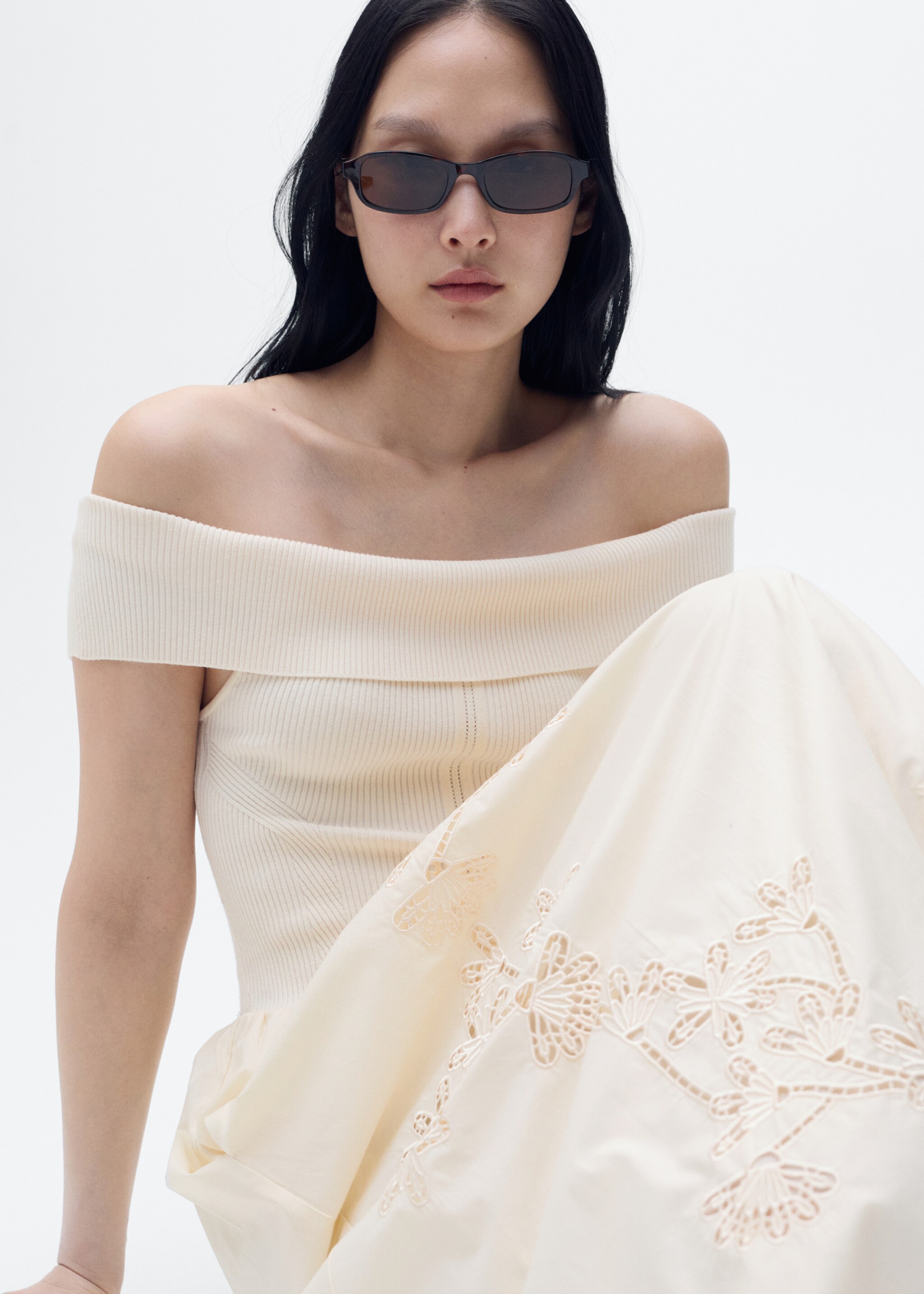 Combined dress with embroidered details - Details of the article 2