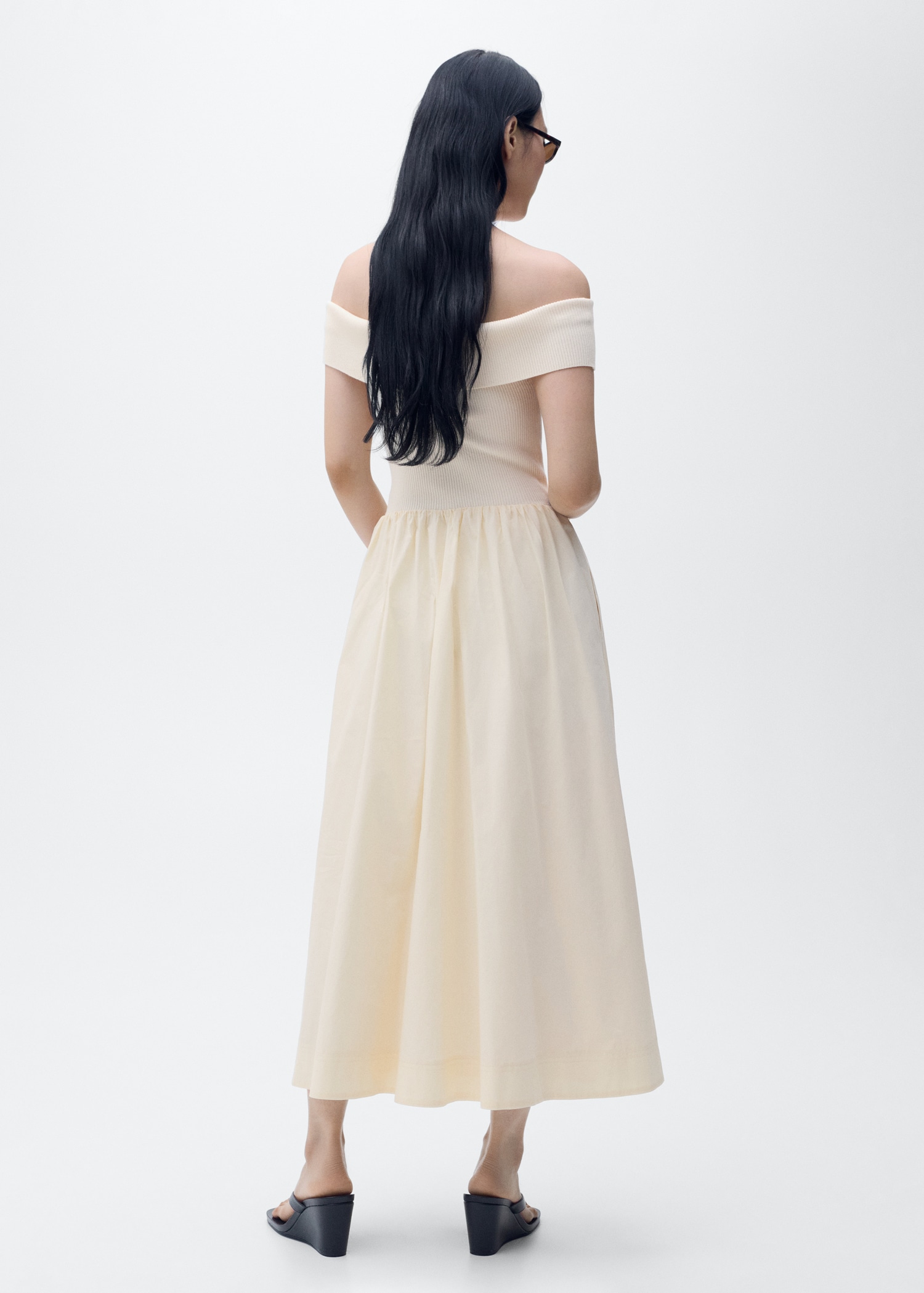 Combined dress with embroidered details - Reverse of the article