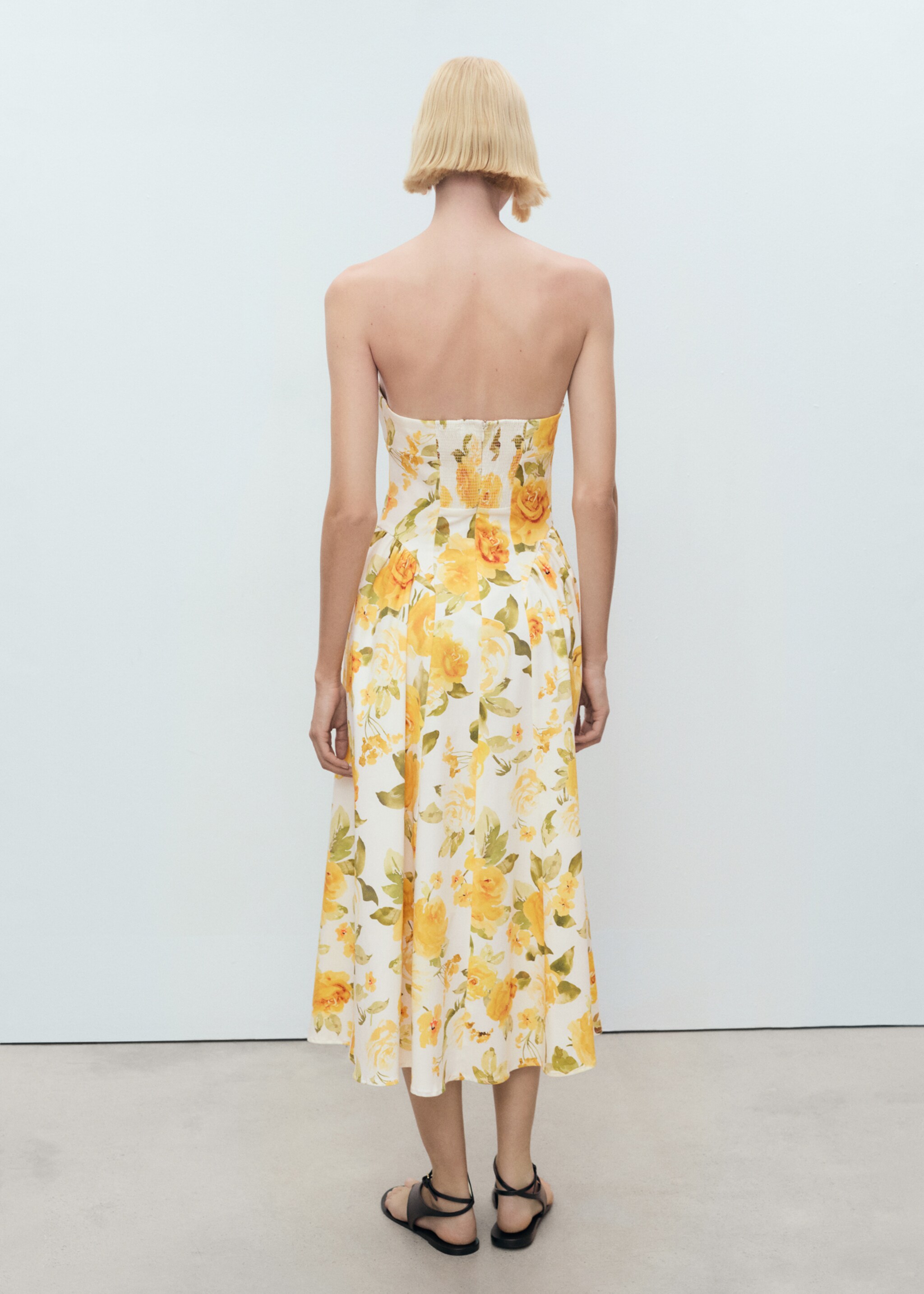 Vestido midi floral escote fruncido - Reverso del artículo