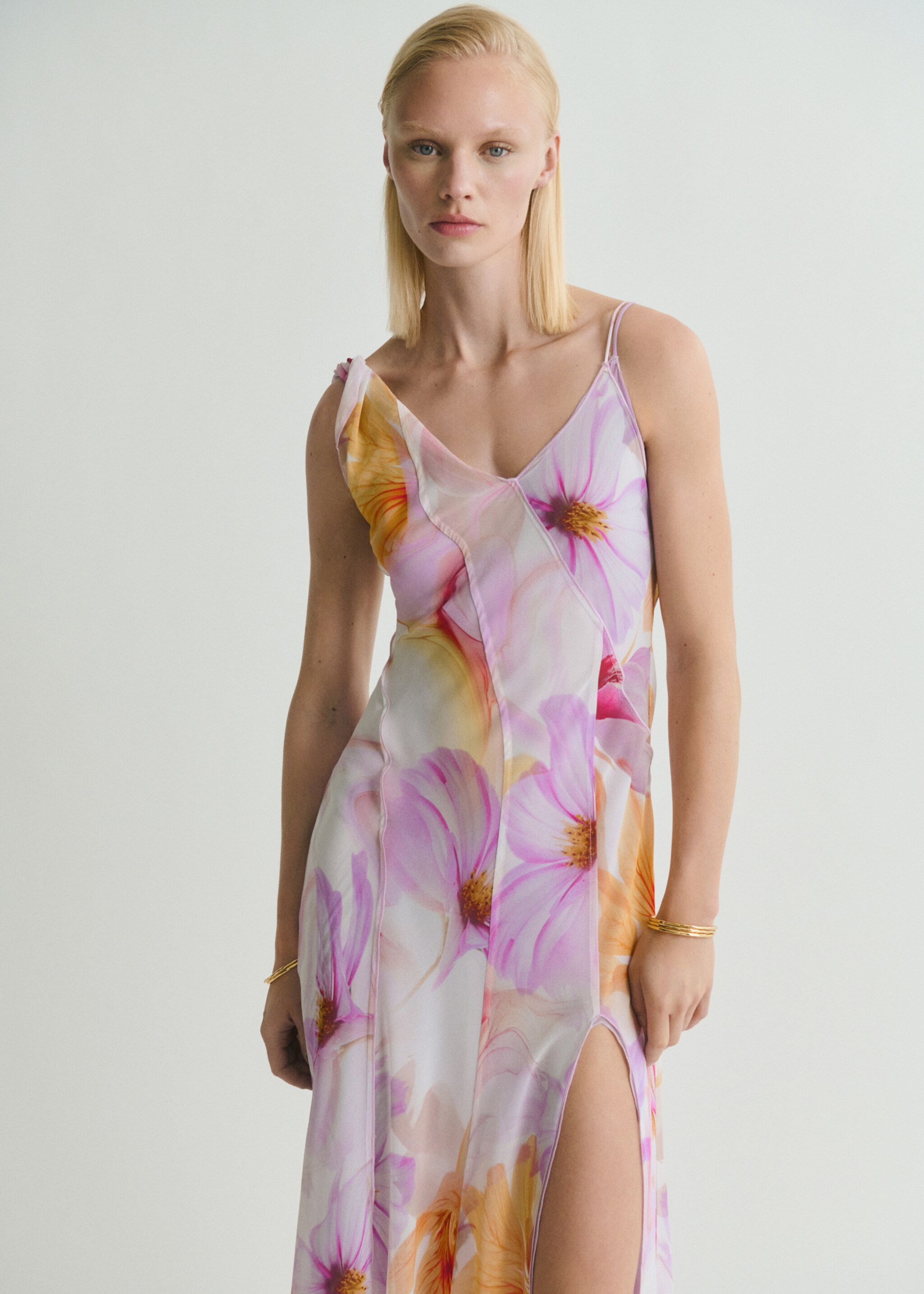 Vestido estampado floral tirantes asimétricos - Plano medio