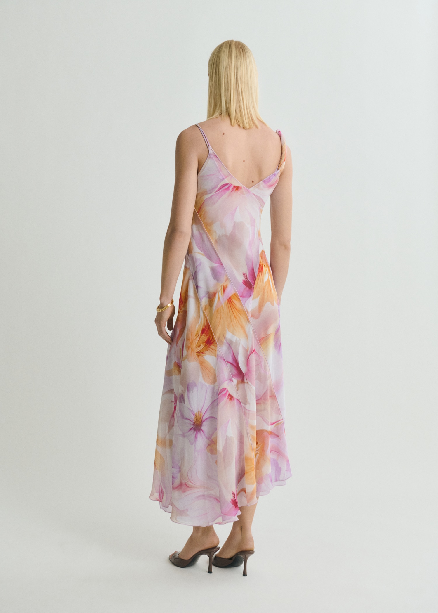 Robe imprimé fleurs avec bretelles asymétriques - Verso de l’article
