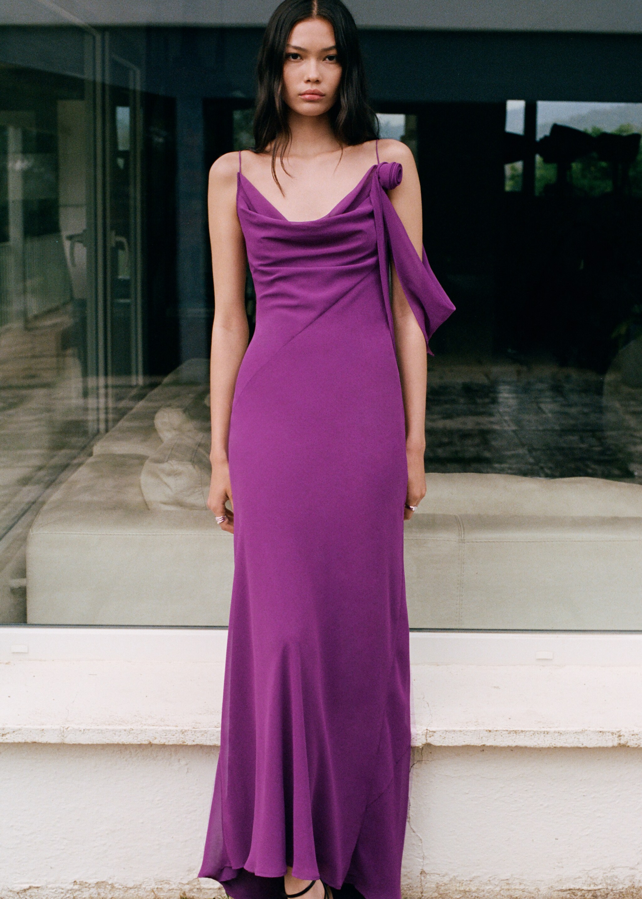 Robe drapée détail fleur - Détail de l'article 7