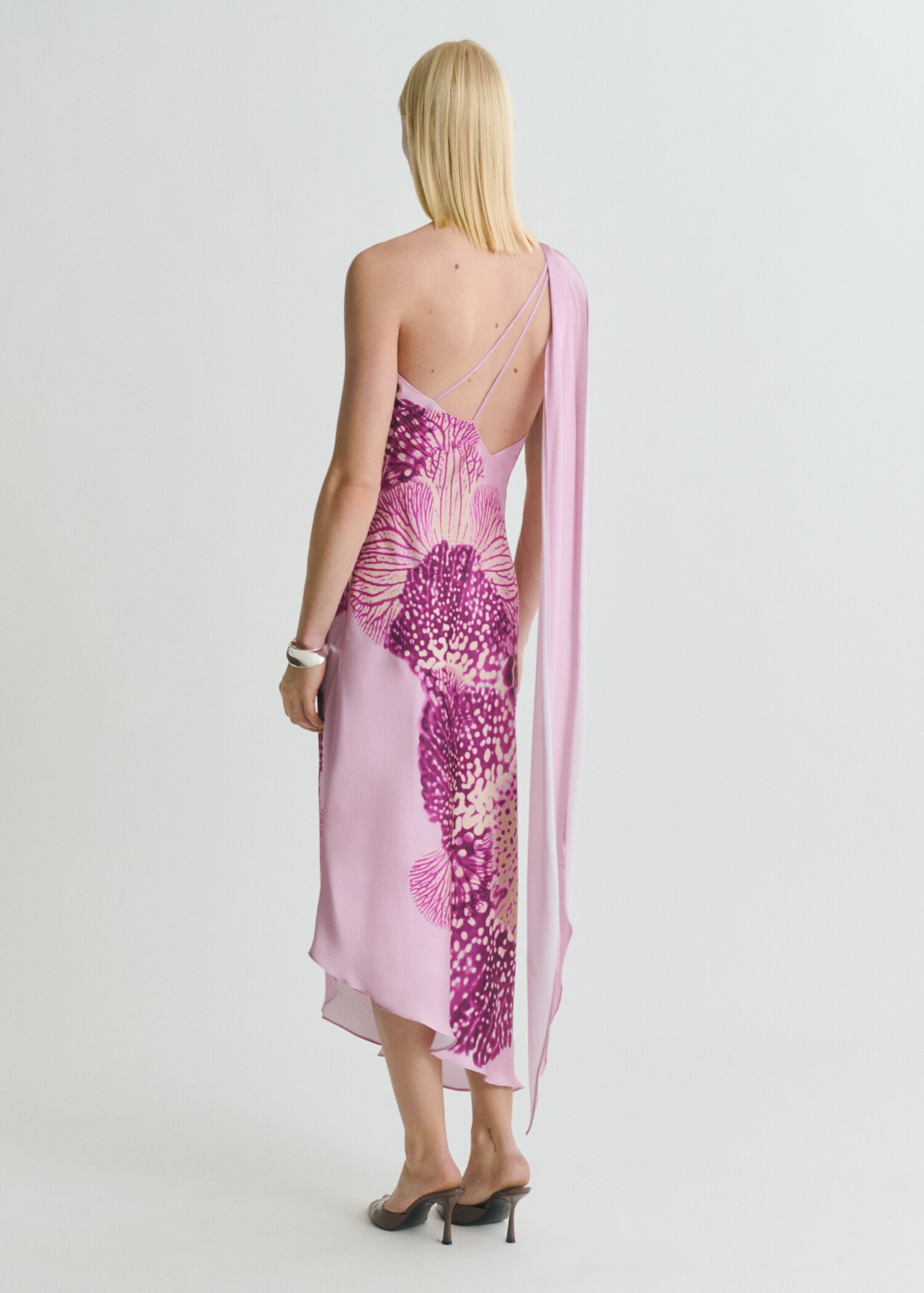 Vestido satinado fular estampado maxi flores - Mujer | MANGO México