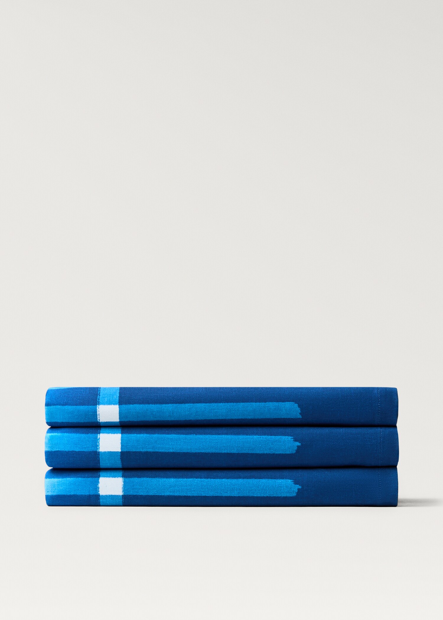 Two-tone striped cotton tablecloth for 8 to 10 diners - Article without model
