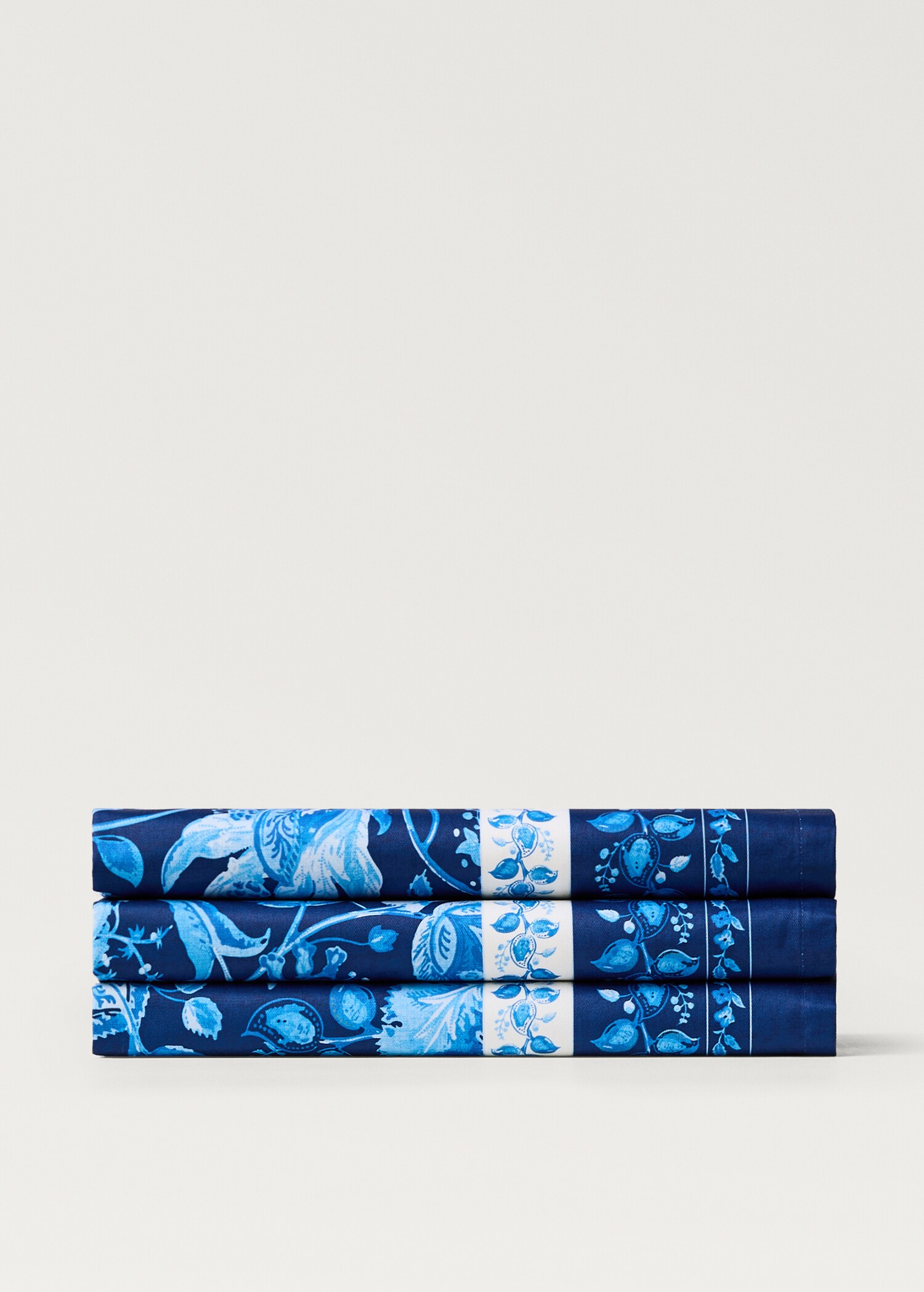 Resin tablecloth with flower print for 2 to 4 diners - Article without model