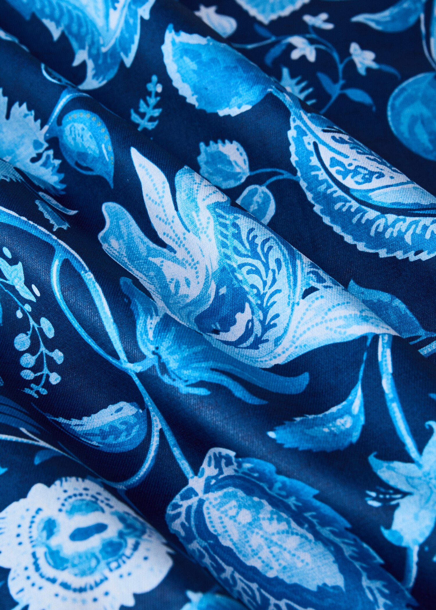 Resin tablecloth with flower print for 2 to 4 diners - Details of the article 2