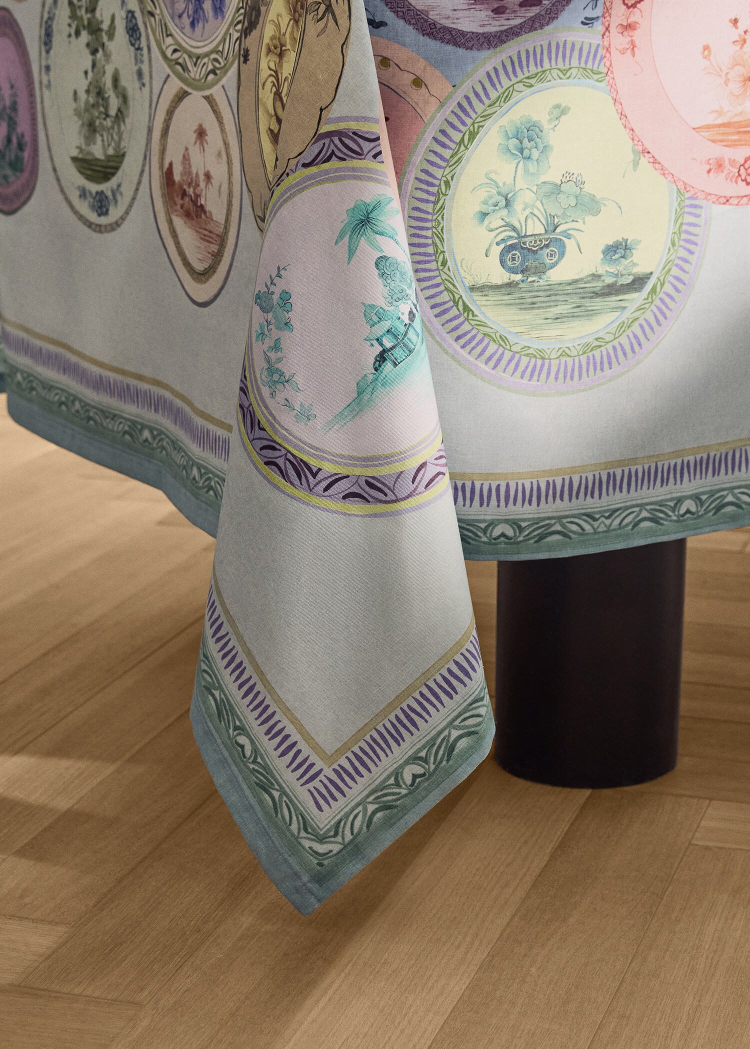 Printed cotton tablecloth with plate design for 2 to 4 diners - Details of the article 7