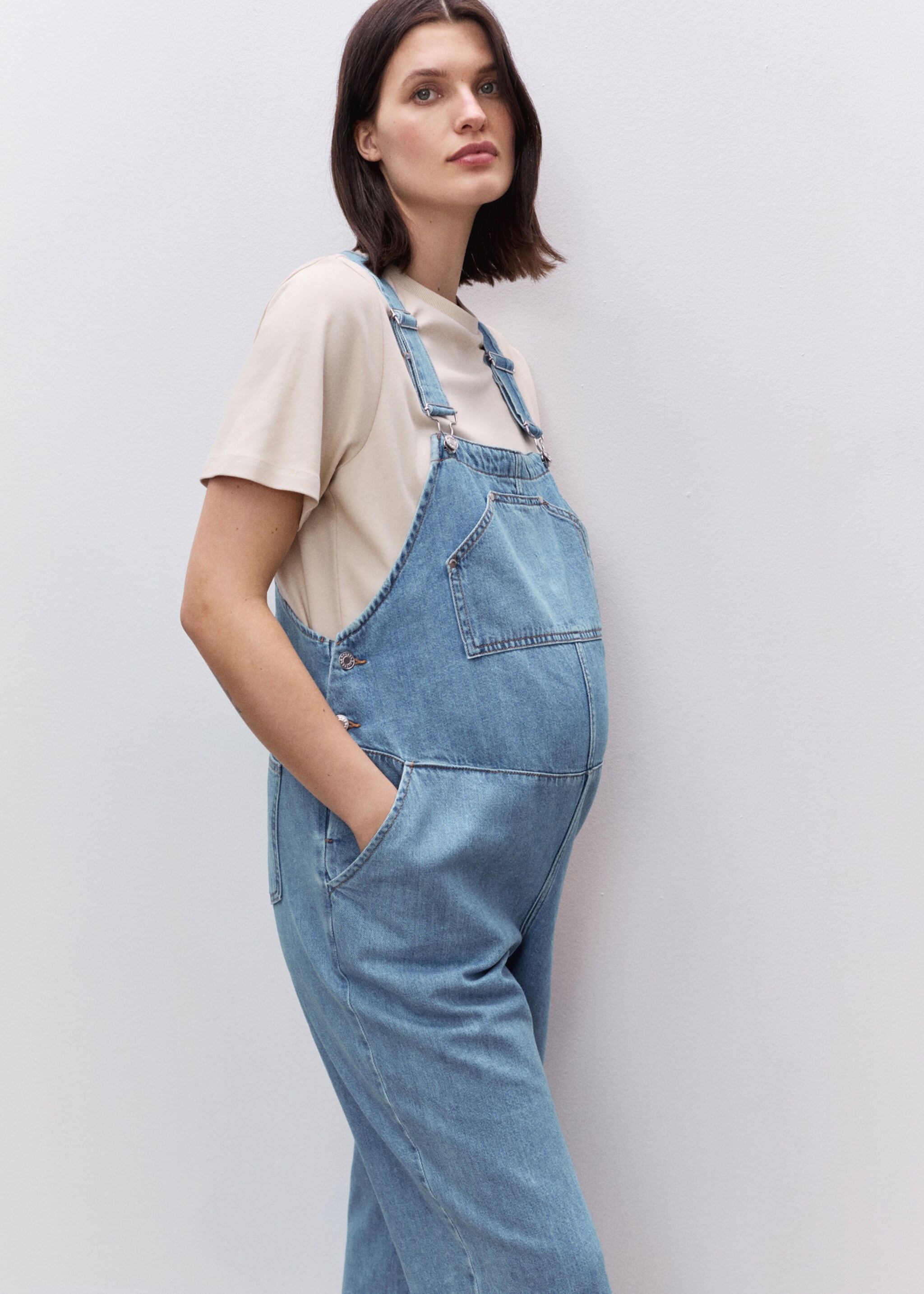 Hängseljeans mamma - Bild av mittparti
