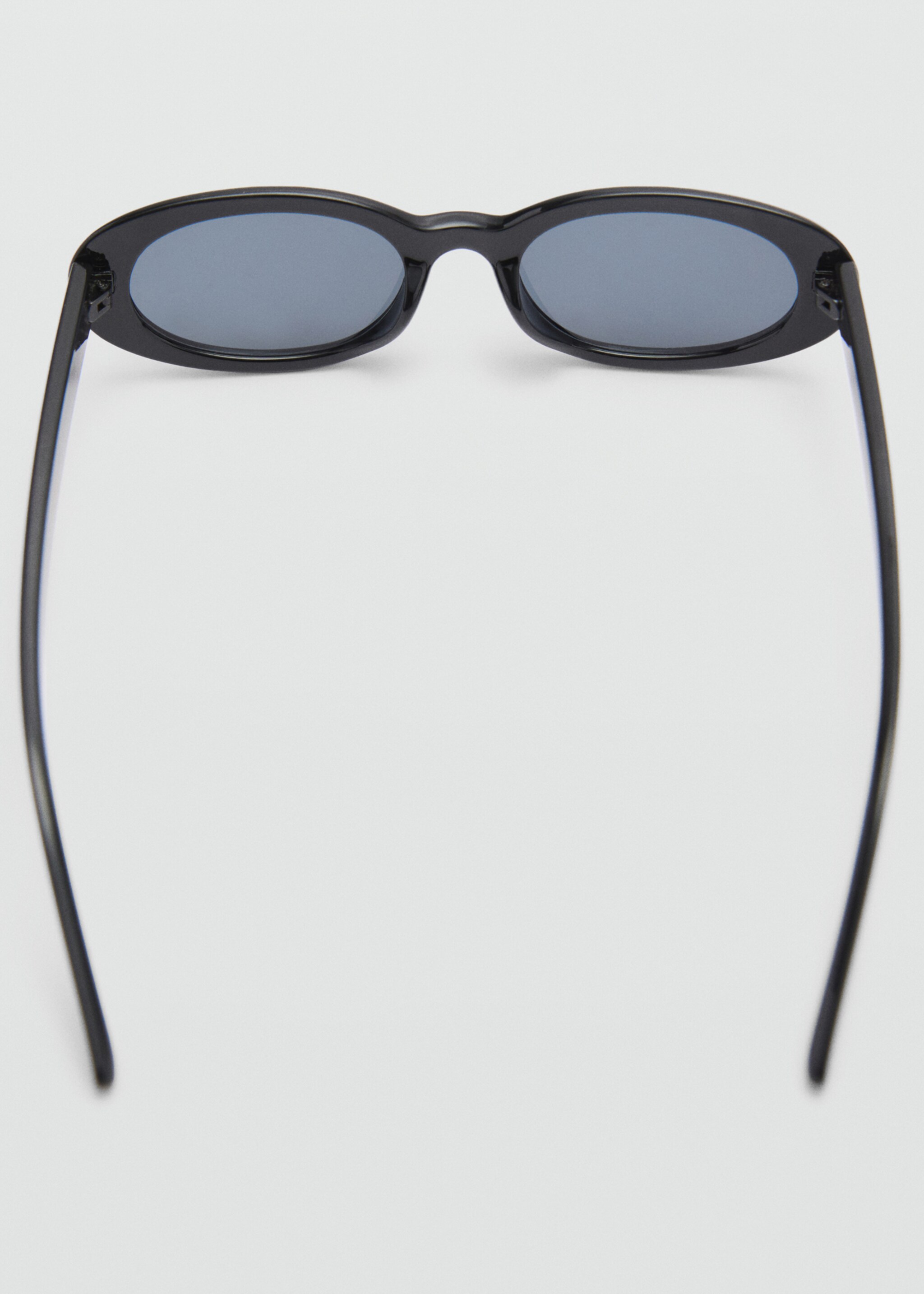Oval frame sunglasses - Details of the article 1