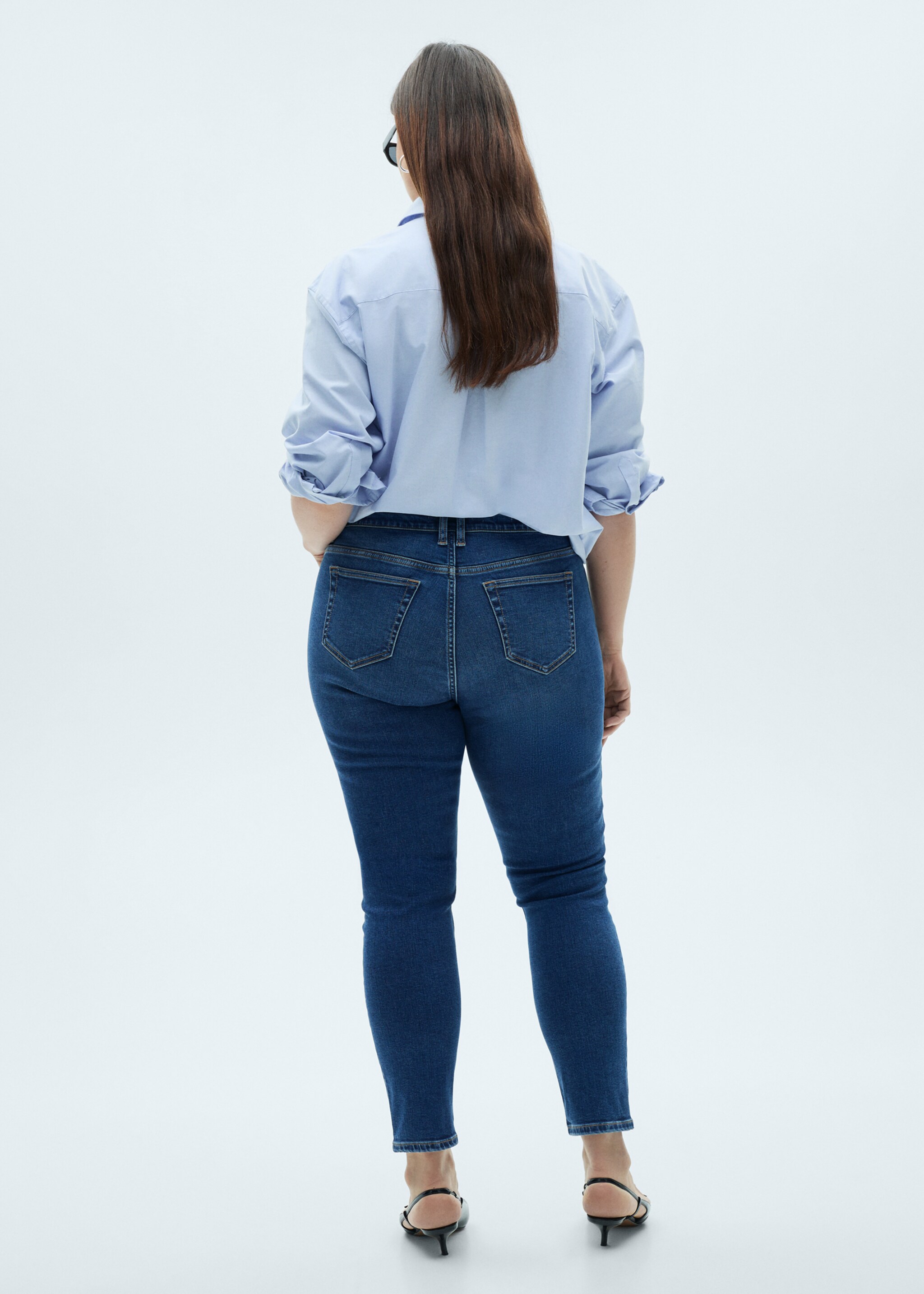 Skinny-Jeans mit mit mittlerer Bundhöhe - Detail des Artikels 4