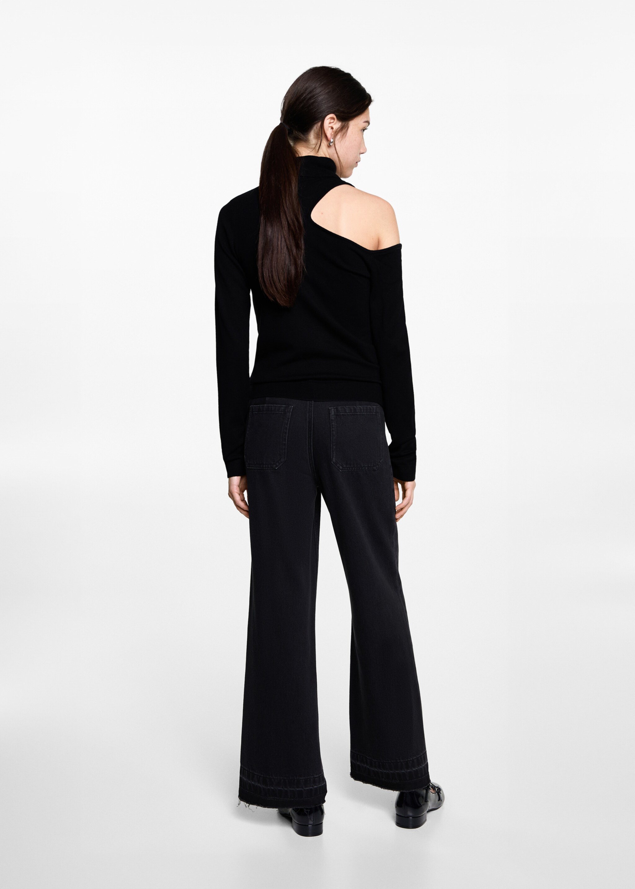 Asymmetrical sweater with shoulder opening - Reverse of the article