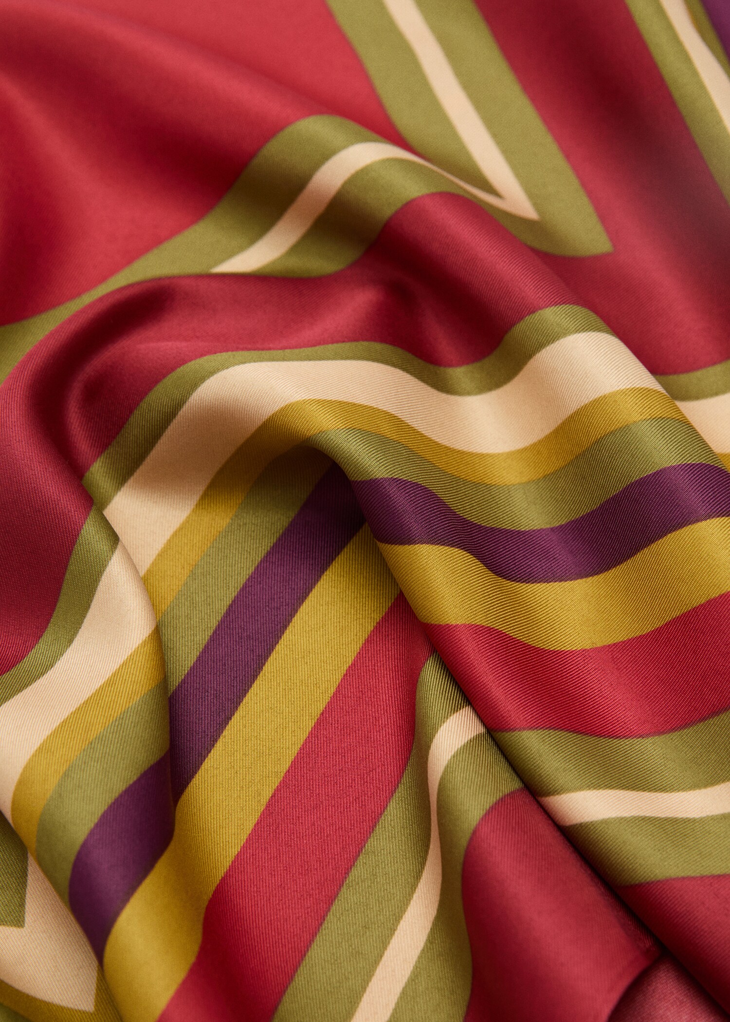 Foulard imprimé géométrique - Plan moyen