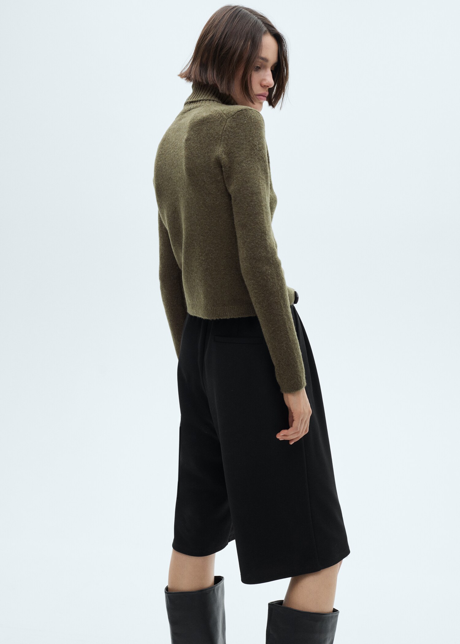 Turtle neck sweater - Reverse of the article