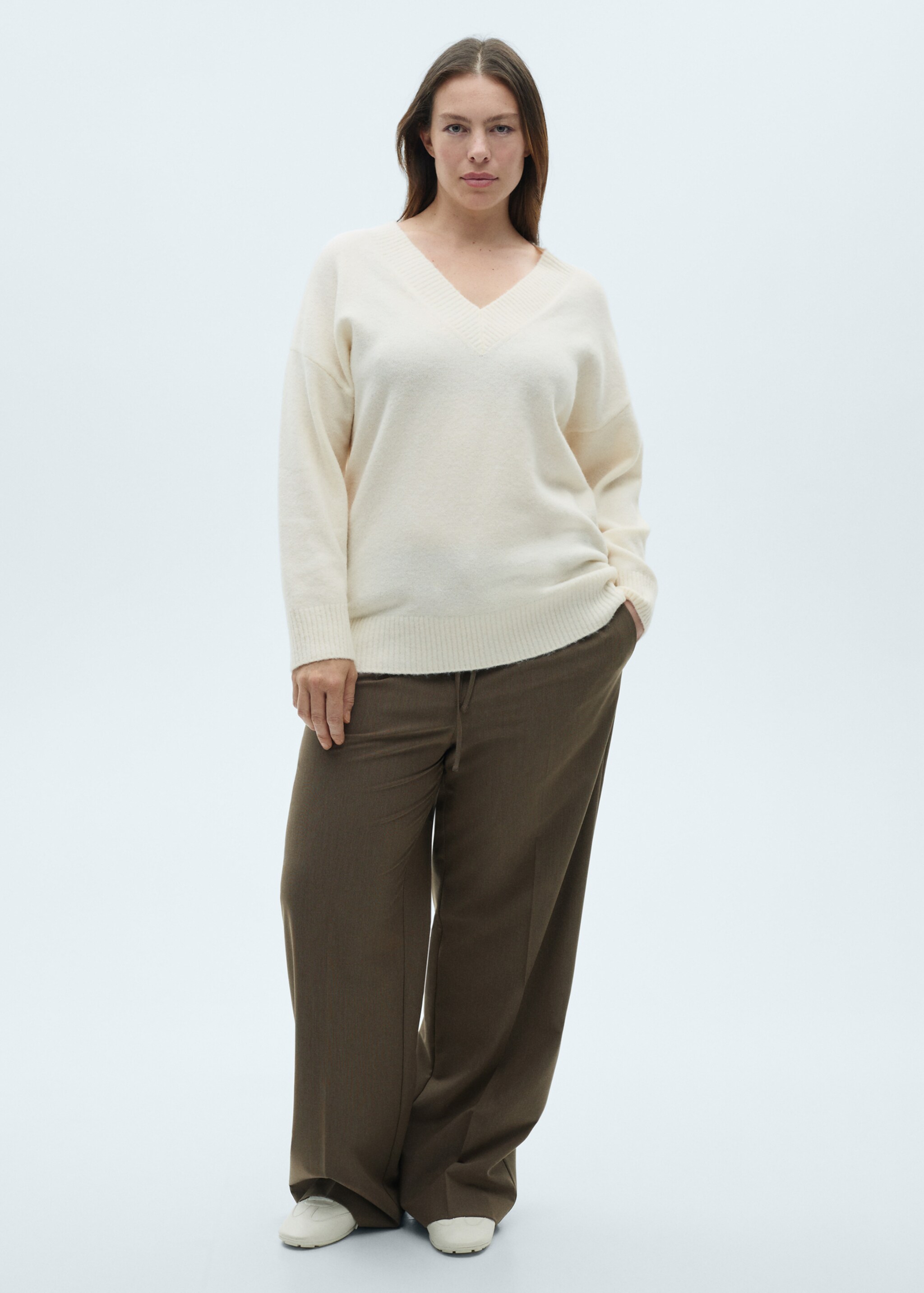 Oversized V-neck sweater - Details of the article 3