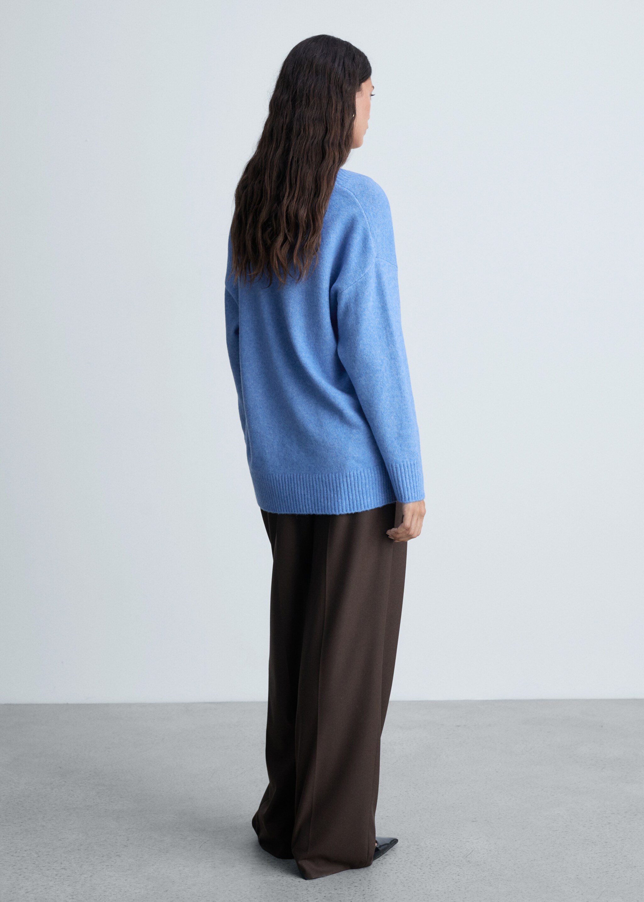 Jersey oversize cuello pico - Reverso del artículo