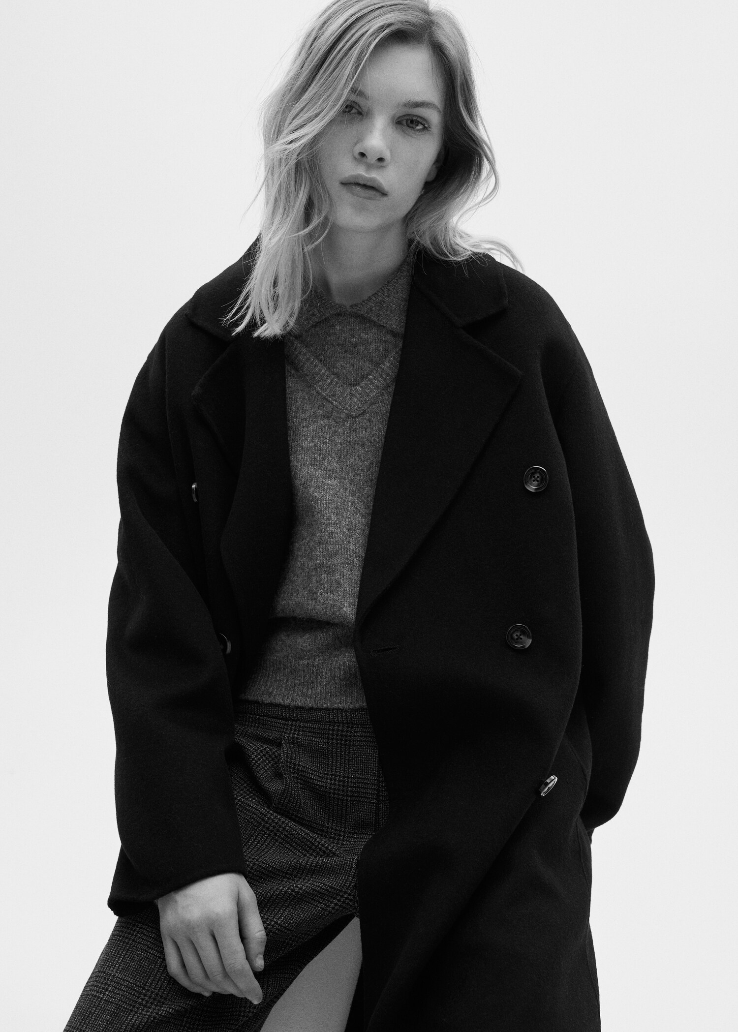 Manteau laine fait main oversize - Plan moyen