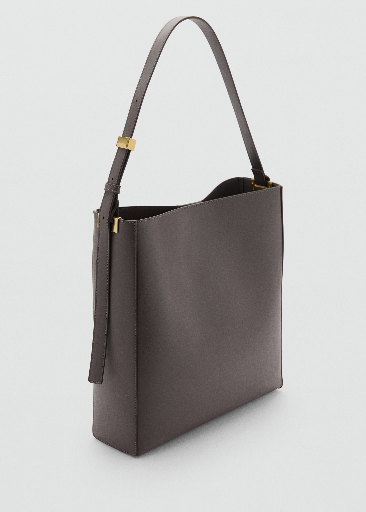 Sac cabas détail métallique - Plan moyen