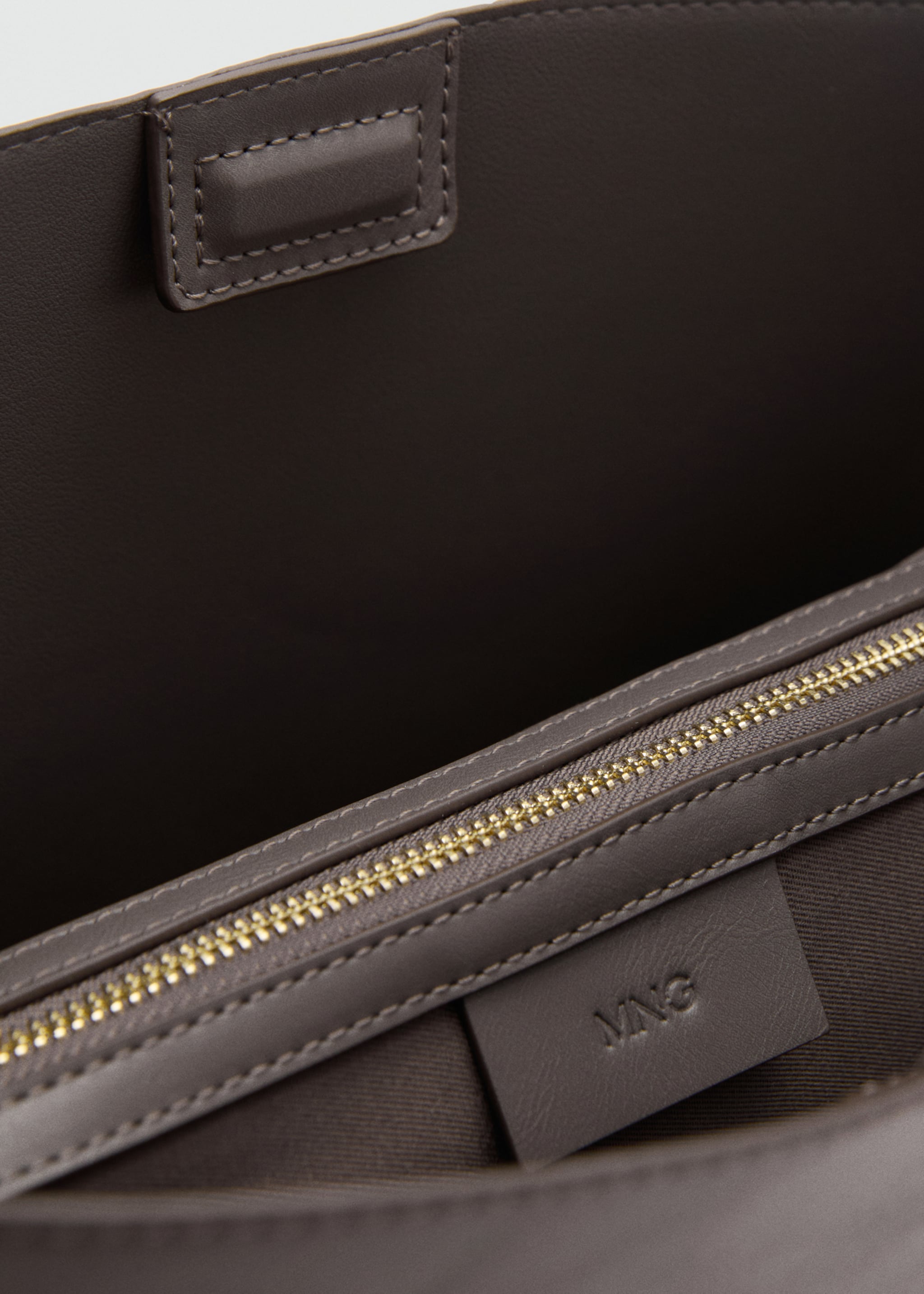 Bolso shopper detalle metálico - Detalle del artículo 2, Gris. Ref: 87010365-00.