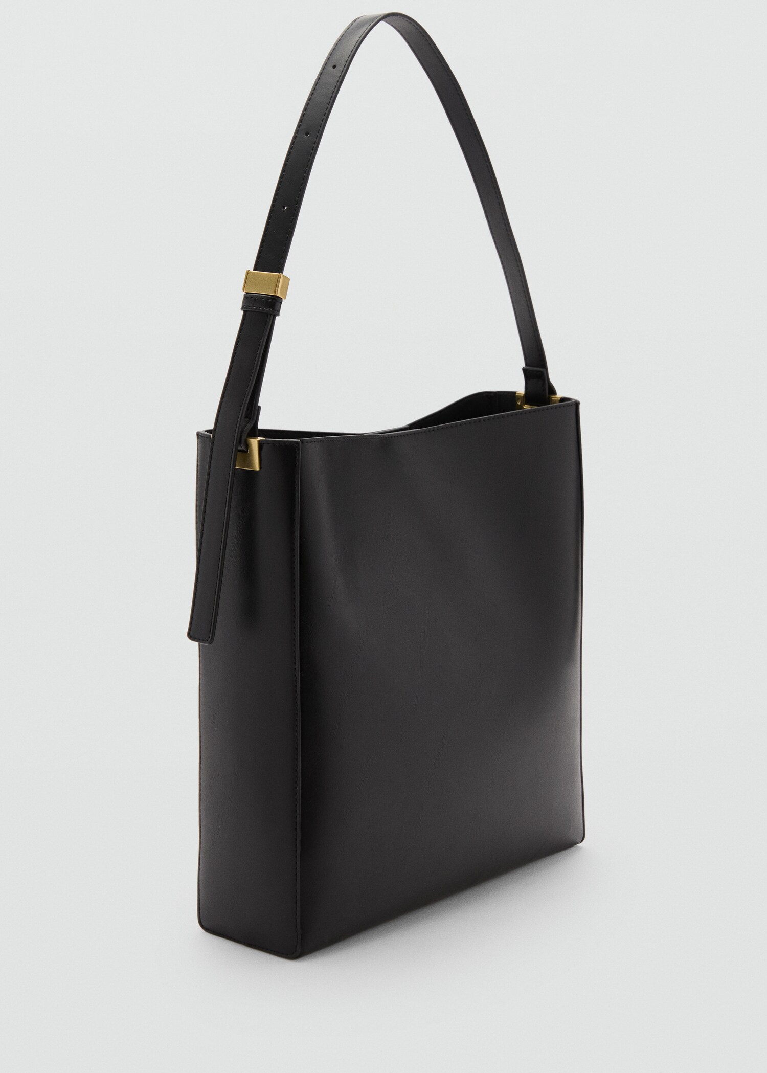 Sac cabas détail métallique - Plan moyen
