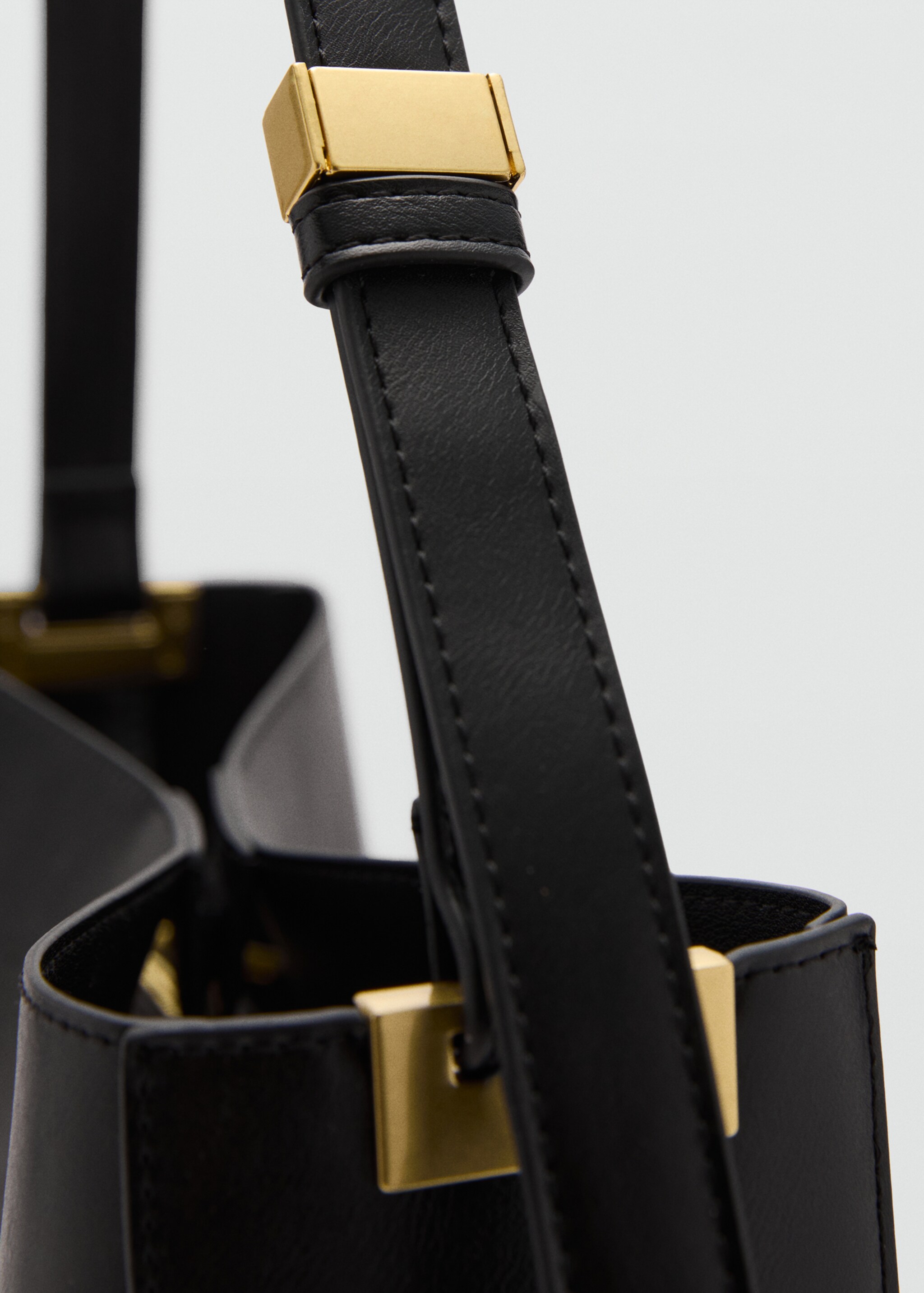 Bolso shopper detalle metálico - Detalle del artículo 1, Negro. Ref: 87010365-00.