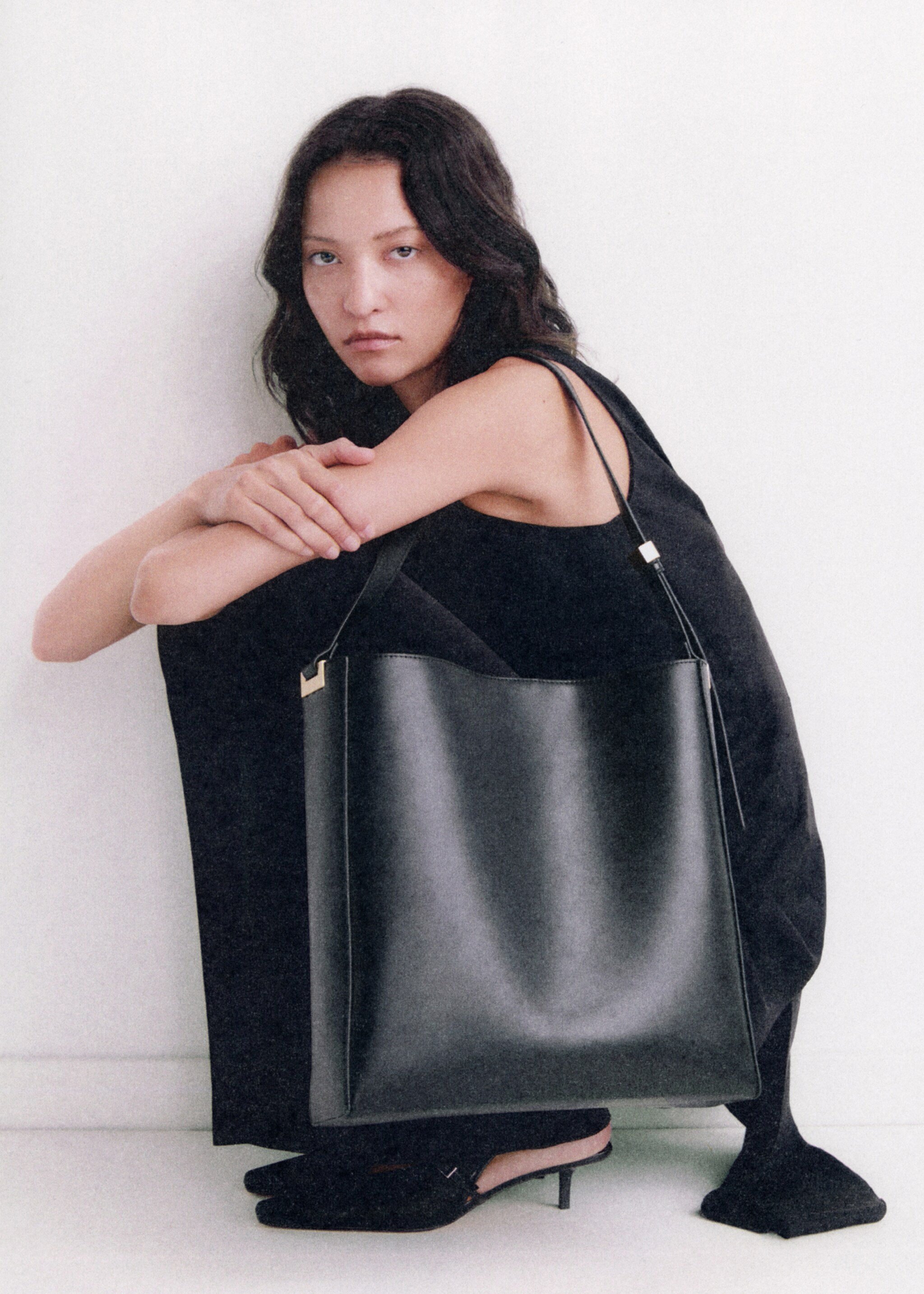 Shopper-Tasche mit Metalldetails - Detail des Artikels 6, Schwarz. Ref: 87010365-00.